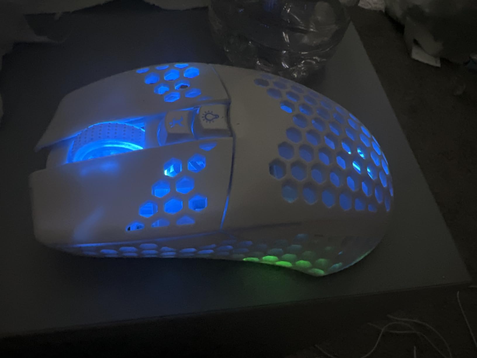 SOLAKAKA SM600 White Wireless Gaming Mouse,Tri-Modes BT5.1/Type-C Wired/2.4G Wireless Mouse with 2 Side Buttons, Programmable Macro Gamer Mouse with RGB Light for Laptop/PC/Mac white SM600 P Customer Review SOLAKAKA SM600 White Wireless Gaming Mouse,Tri-Modes BT5.1/Type-C Wired/2.4G Wireless Mouse with 2 Side Buttons, Programmable Macro Gamer Mouse with RGB Light for Laptop/PC/Mac white SM600 P - Customer Photo 2