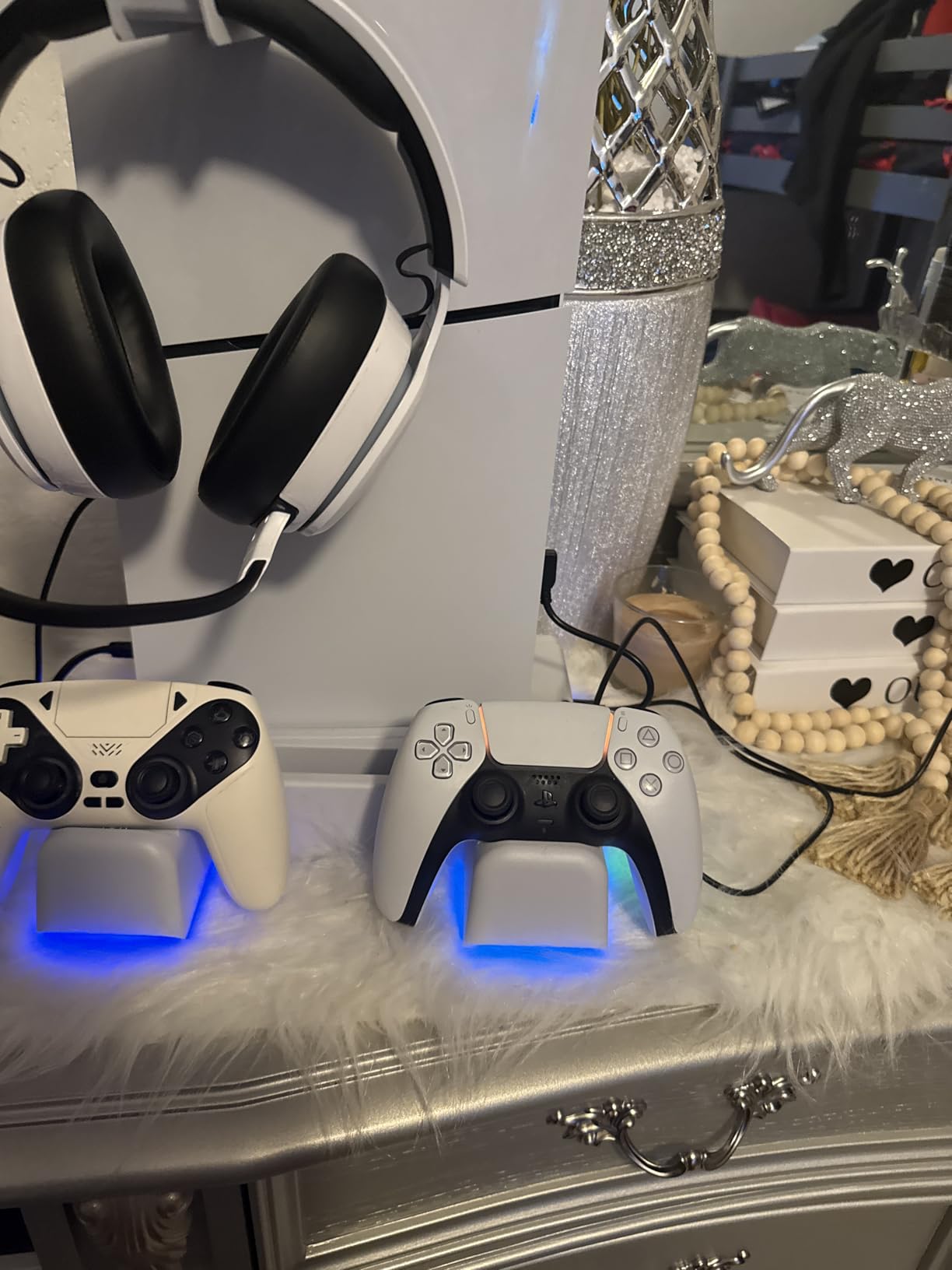 PS5/ Slim/Pro Stand for Disc & Digital Console, PS5 Cooling Station with Dual Controller Charging Station for PlayStation 5 Console, 3-Level Fan PS 5 Controller Charger Accessories Stand-White Customer Review PS5/ Slim/Pro Stand for Disc & Digital Console, PS5 Cooling Station with Dual Controller Charging Station for PlayStation 5 Console, 3-Level Fan PS 5 Controller Charger Accessories Stand-White - Customer Photo 2