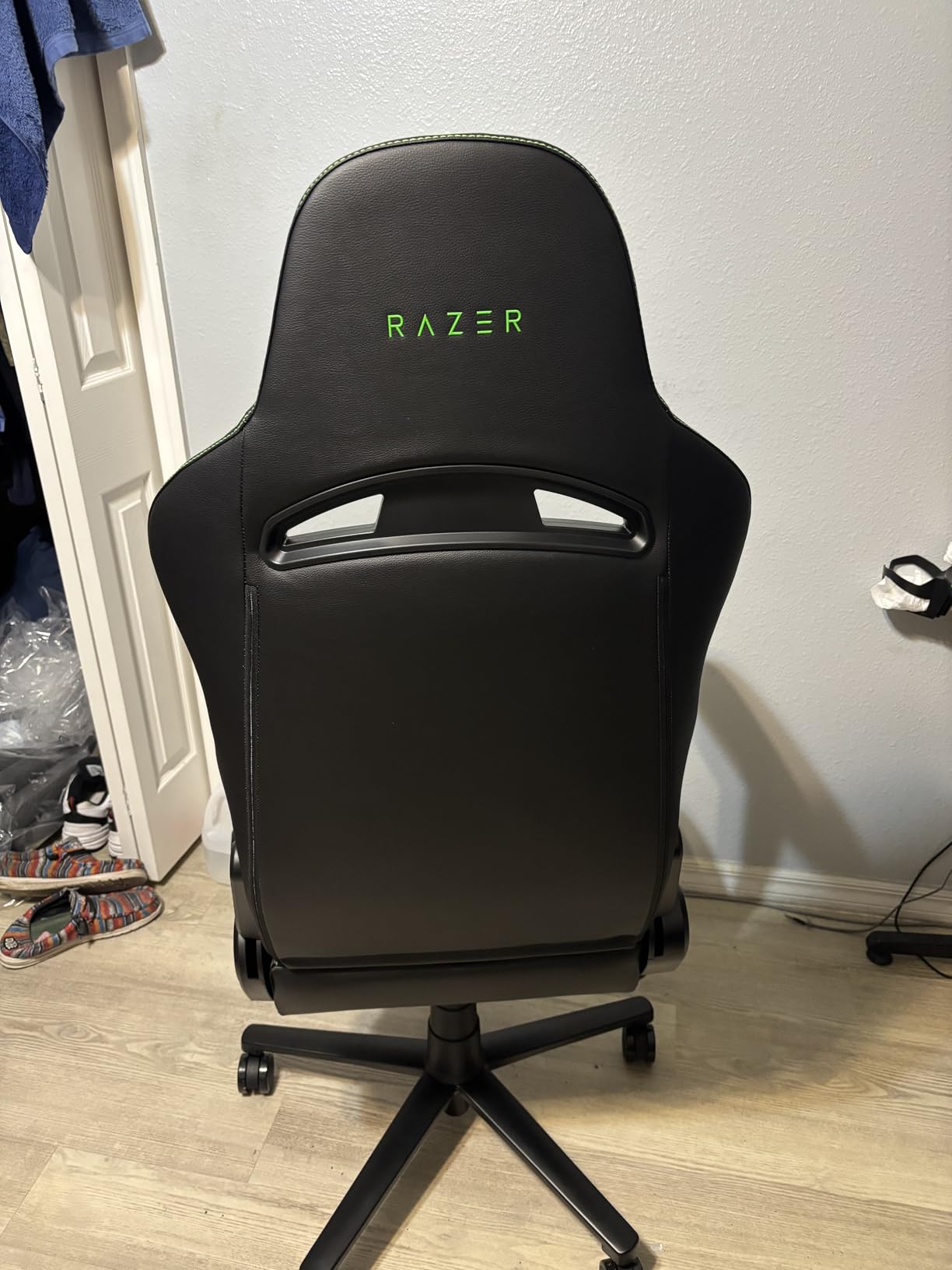 Razer Enki X Essential Gaming Chair: All-Day Comfort - Built-in Lumbar Arch - Optimized Cushion Density - Dual-Textured, Eco-Friendly Synthetic Leather - Adjustable 152-degree Recline - Black - Customer Photo 1