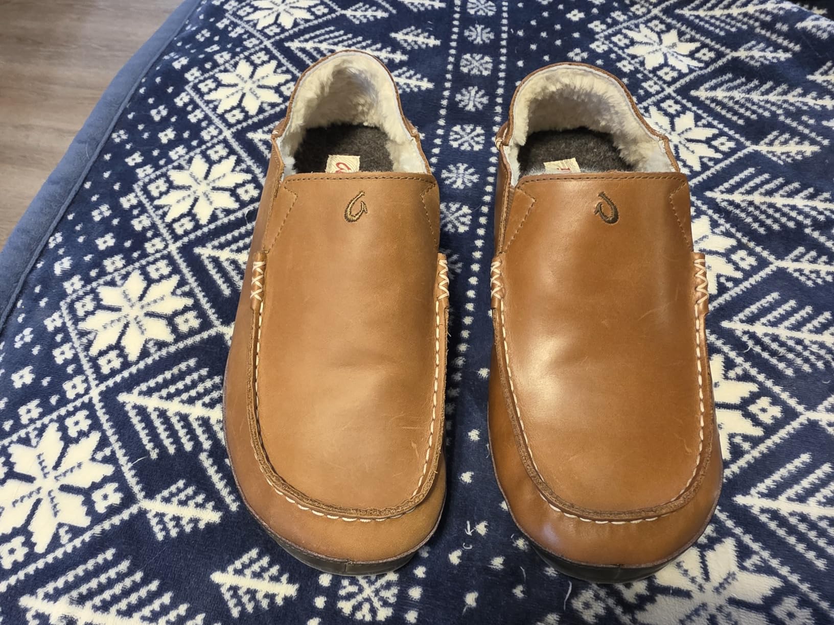 OLUKAI Moloa Slipper, Men's Premium Leather Slip-On Shoes, Soft Genuine Shearling Lining & Gel Insert, Drop-In Heel & All-Day Comfort Customer Review OLUKAI Moloa Slipper, Men's Premium Leather Slip-On Shoes, Soft Genuine Shearling Lining & Gel Insert, Drop-In Heel & All-Day Comfort - Customer Photo 2