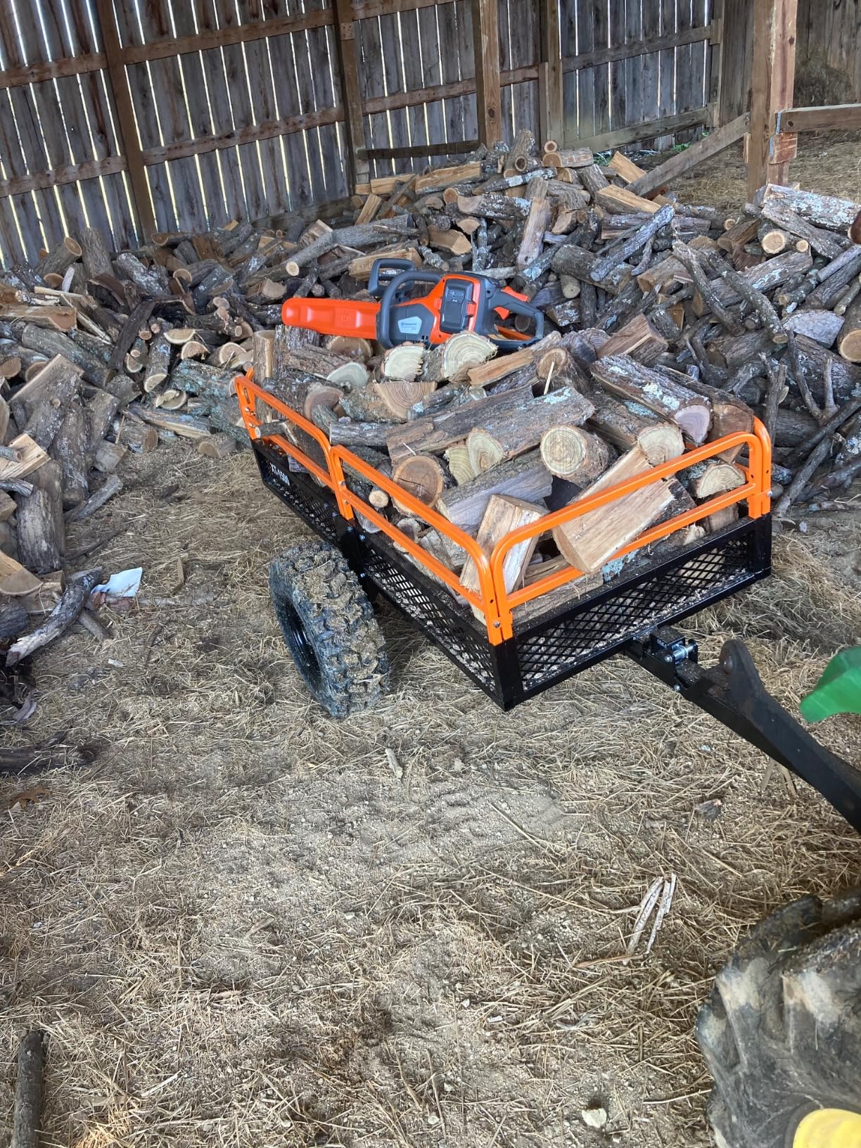 Husqvarna Power Axe 225i Battery Operated Chainsaw, 14-Inch Electric Chainsaw with 4 Ah Battery and Charger Included, 970547511 - Customer Photo 1