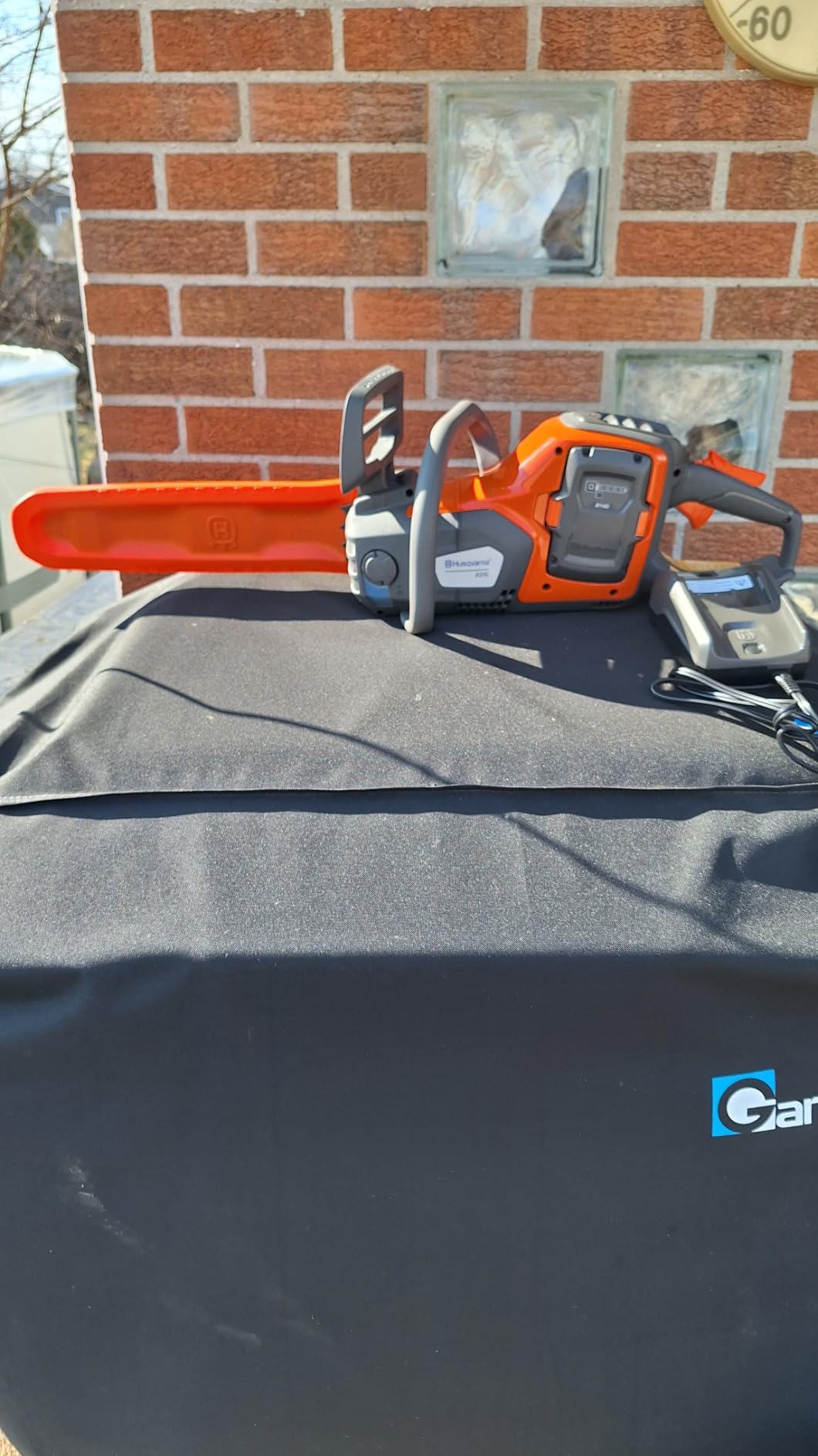 Husqvarna Power Axe 225i Battery Operated Chainsaw, 14-Inch Electric Chainsaw with 4 Ah Battery and Charger Included, 970547511 - Customer Photo 2