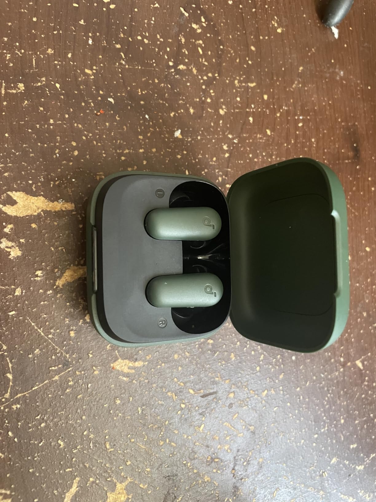 Soundcore P30i by Anker Noise Cancelling Earbuds, Strong and Smart Noise Cancelling, Powerful Bass, 45H Playtime, 2-in-1 Case and Phone Stand, IP54, Wireless Earbuds, Bluetooth 5.4 (Black) Customer Review Soundcore P30i by Anker Noise Cancelling Earbuds, Strong and Smart Noise Cancelling, Powerful Bass, 45H Playtime, 2-in-1 Case and Phone Stand, IP54, Wireless Earbuds, Bluetooth 5.4 (Black) - Customer Photo 2