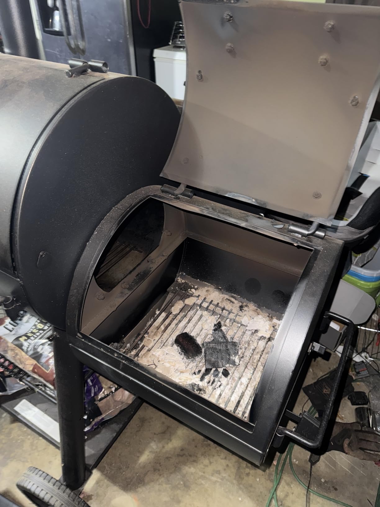Oklahoma Joe's Canyon Combo Charcoal and Gas Smoker & Grill, Black - 24203004 Customer Review Oklahoma Joe's Canyon Combo Charcoal and Gas Smoker & Grill, Black - 24203004 - Customer Photo 3