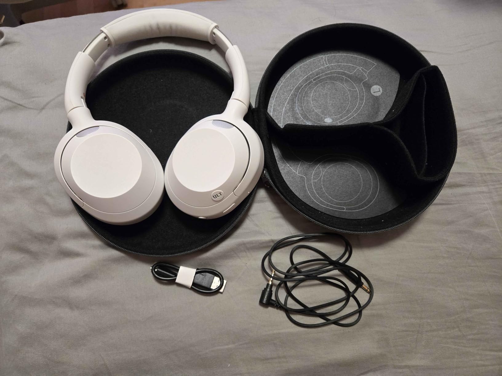 Sony ULT WEAR Over-Ear Noise Canceling Bluetooth Headphones with Alexa Built-in, Comfortable Design, 30-Hour Battery, Massive Bass, & Signature Noise Canceling Found in 1000X Series, Black Customer Review Sony ULT WEAR Over-Ear Noise Canceling Bluetooth Headphones with Alexa Built-in, Comfortable Design, 30-Hour Battery, Massive Bass, & Signature Noise Canceling Found in 1000X Series, Black - Customer Photo 4