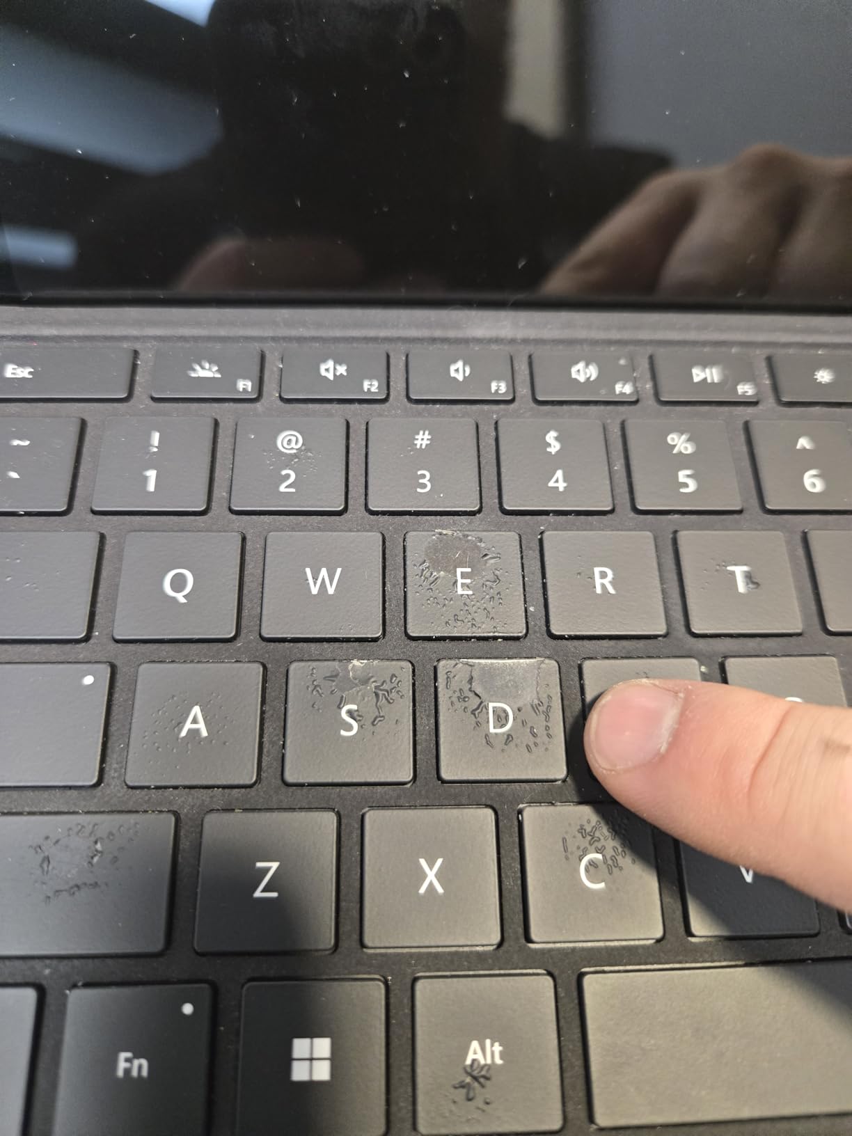 Microsoft Surface Pro Keyboard with Slim Pen 2 Bundle for Pro Copilot+ (11th Edition), Pro 9 and 8, Alcantara Material, Black Customer Review Microsoft Surface Pro Keyboard with Slim Pen 2 Bundle for Pro Copilot+ (11th Edition), Pro 9 and 8, Alcantara Material, Black - Customer Photo 1