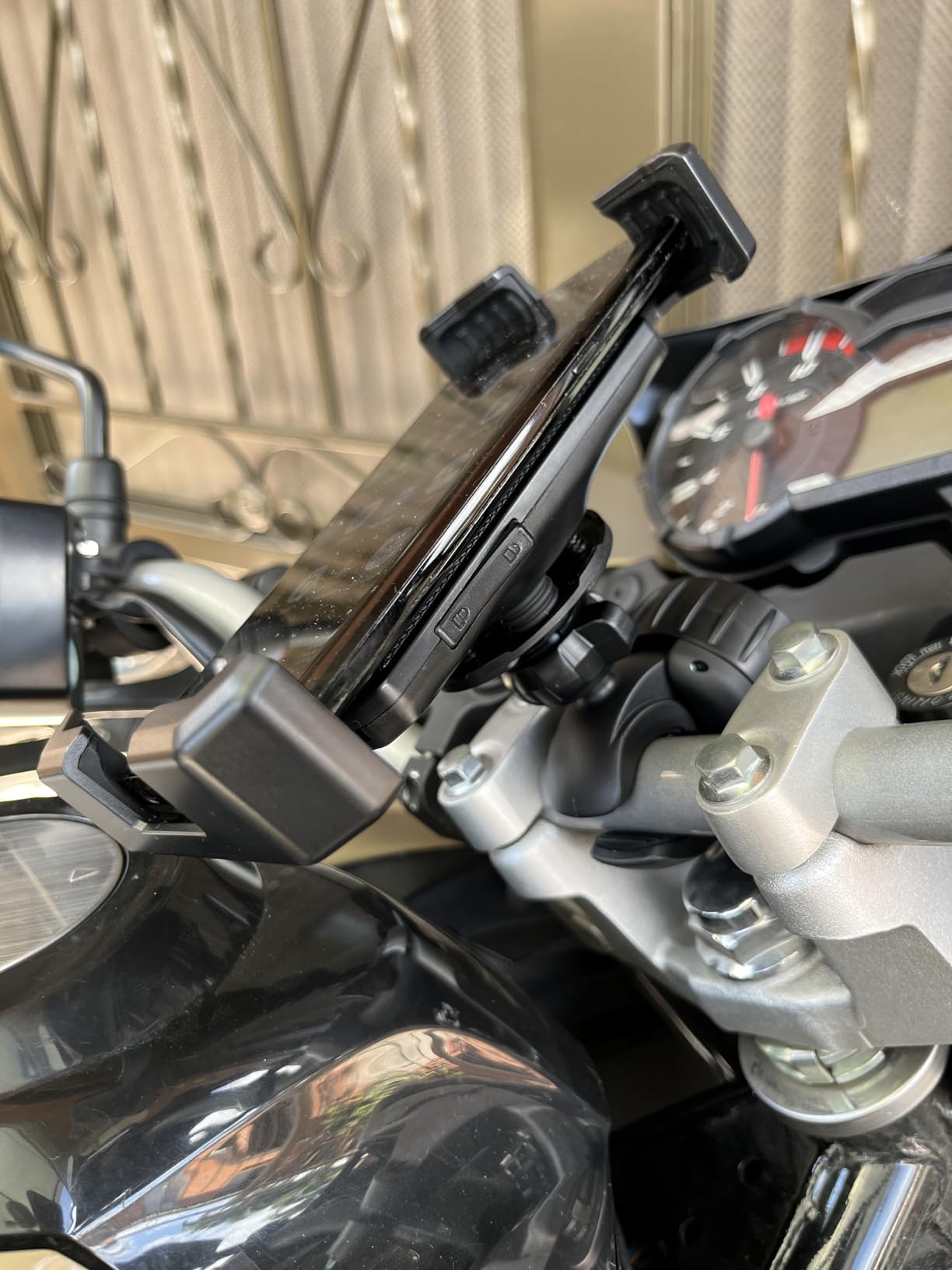 LISEN Motorcycle Phone Mount, [1s Quick Lock] [100mph Military Anti Shake], Dirt Bike Phone Holder, Electric Motorcycle Phone Holder Clamp for iPhone 16 15 Samsung Galaxy, All 4.6-7