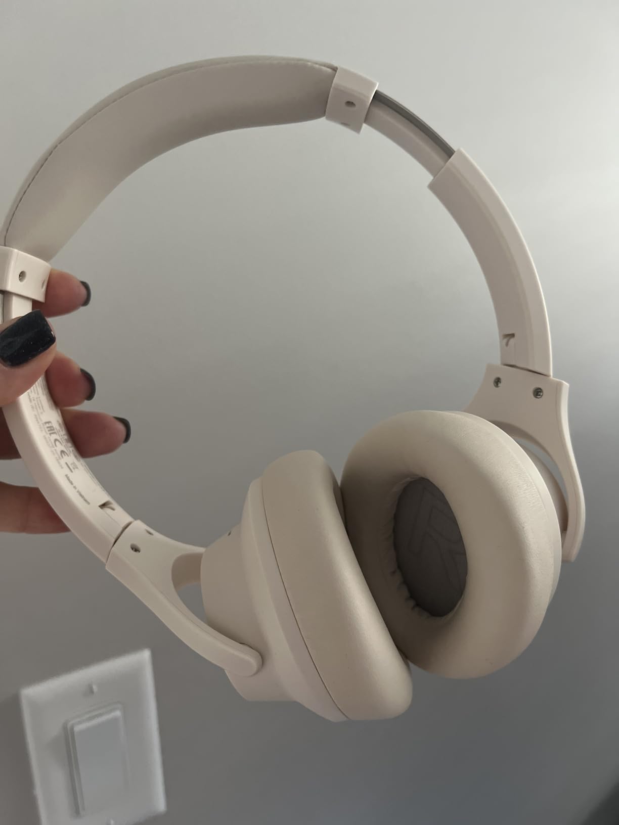 Beats Studio Pro - Premium Wireless Over-Ear Headphones- Up to 40-Hour Battery Life, Active Noise Cancelling, USB-C Lossless Audio, Apple & Android Compatible - Matte White Customer Review Beats Studio Pro - Premium Wireless Over-Ear Headphones- Up to 40-Hour Battery Life, Active Noise Cancelling, USB-C Lossless Audio, Apple & Android Compatible - Matte White - Customer Photo 2