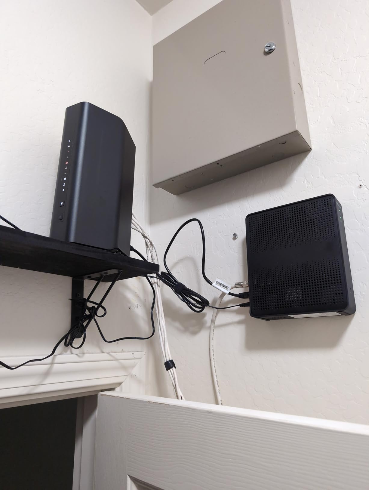 NETGEAR Nighthawk WiFi 7 Router (BE9300) – Router Only, 9.3Gbps Wireless Speed, 2.5 Gigabit Internet Port, Tri-Band for Gaming, Covers 2,500 sq. ft., 100 Devices, VPN – Free Expert Help - Customer Photo 2