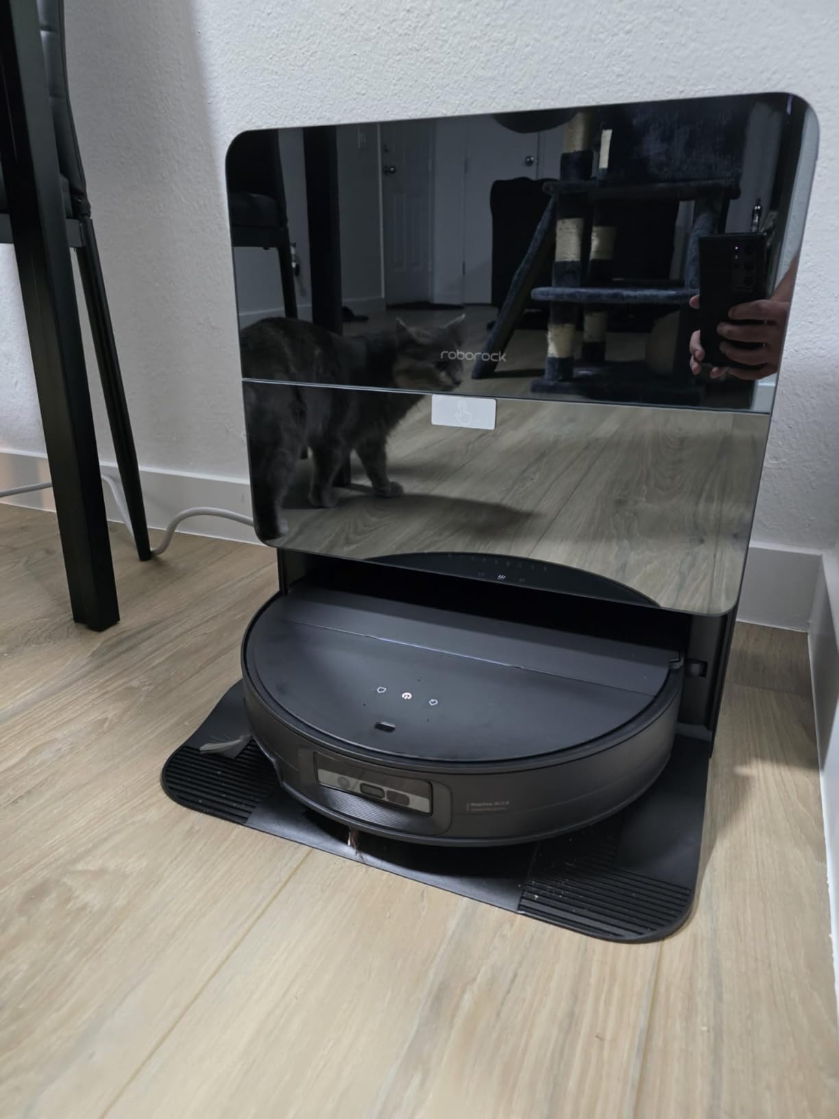 roborock Saros 10 Robot Vacuum and Mop, 22,000Pa Suction, AI Obstacle Avoidance, 3.14-inch Ultra Thin, Intelligent Dirt Detection, Zero Tangling Main Brush, Hot Water Mop & Dock Self Cleaning - Customer Photo 1