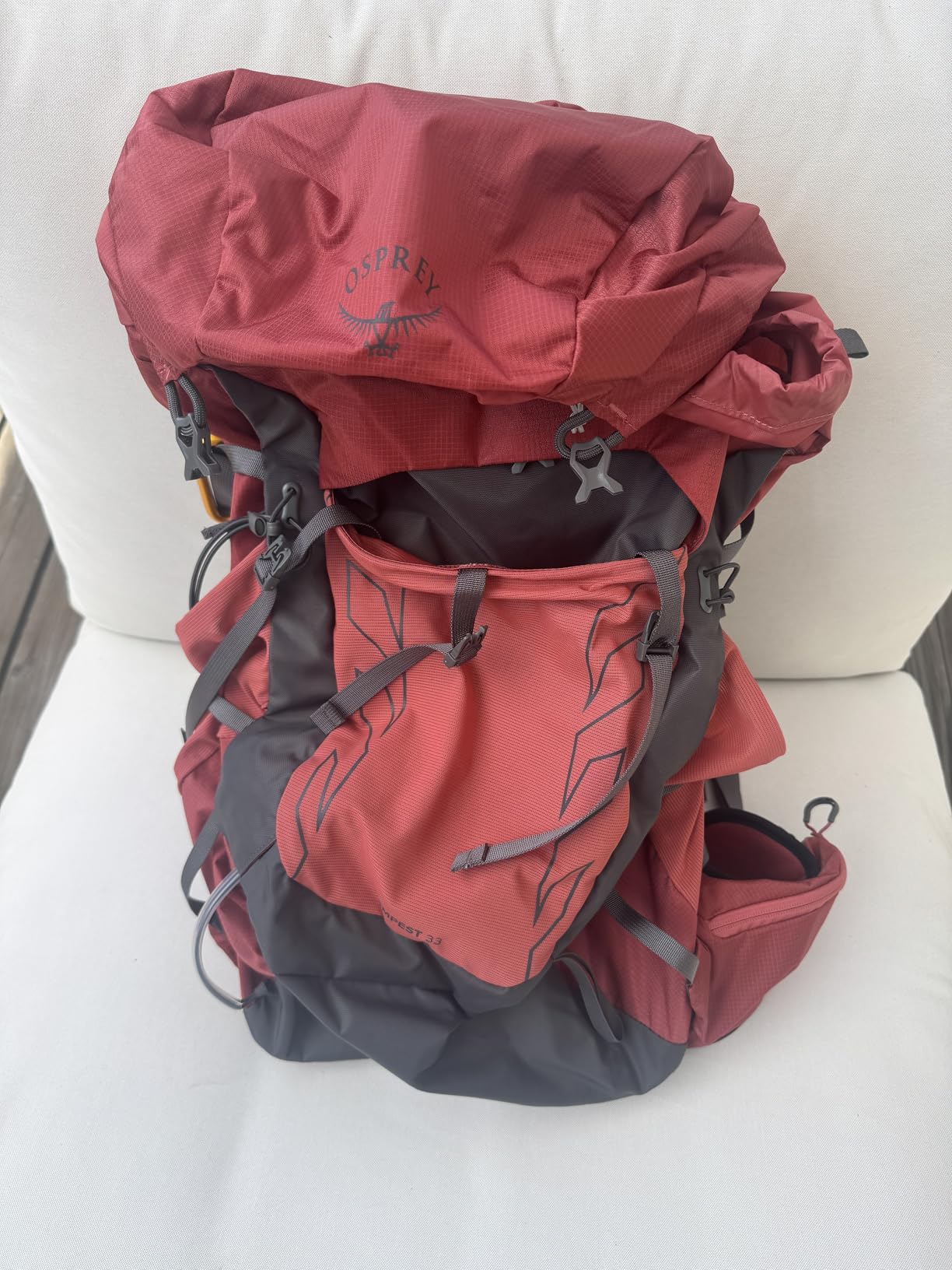 Osprey Tempest 22L Women's Lightweight Hiking Backpack - Small Daypack for Travel & Camping, Frosty Mint Green/Botanica Customer Review Osprey Tempest 22L Women's Lightweight Hiking Backpack - Small Daypack for Travel & Camping, Frosty Mint Green/Botanica - Customer Photo 3