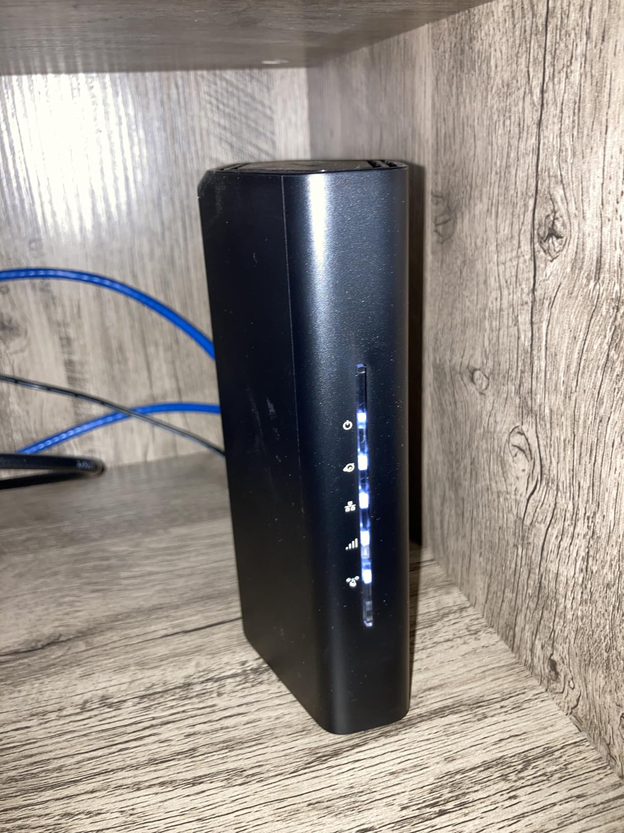 NETGEAR Nighthawk Dual-Band WiFi 7 Router (RS90) – Router Only, BE3600 Wireless Speed (up to 3.6 Gbps) - Covers up to 2,000 sq. ft., 50 Devices – 2.5 Gig Internet Port - Free Expert Help - Customer Photo 3
