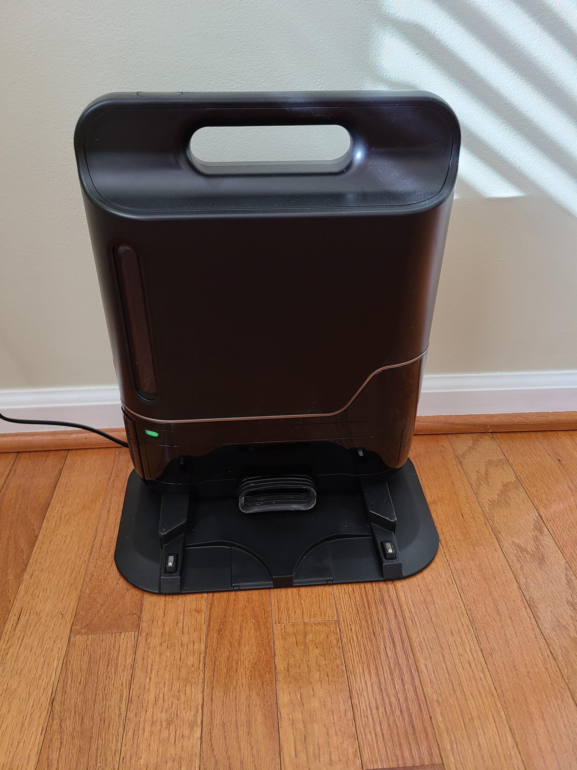 Shark Matrix Plus Robot Vacuum and Mop with Self-Empty HEPA Base, Sonic Mopping, Matrix Clean, Home Mapping, HEPA Bagless Self Empty Base, CleanEdge, for Pet Hair, UR2650WS Customer Review Shark Matrix Plus Robot Vacuum and Mop with Self-Empty HEPA Base, Sonic Mopping, Matrix Clean, Home Mapping, HEPA Bagless Self Empty Base, CleanEdge, for Pet Hair, UR2650WS - Customer Photo 1