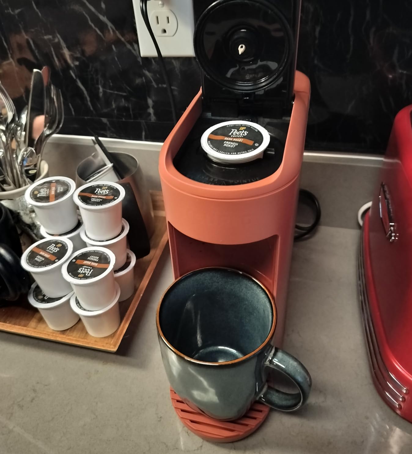 Keurig K-Mini Mate Single Serve K-Cup Pod Coffee Maker, Brews Up to 12 oz Cup, Compact Portable Coffee Machine for Small Spaces, Great For Dorms & Offices, Black Customer Review Keurig K-Mini Mate Single Serve K-Cup Pod Coffee Maker, Brews Up to 12 oz Cup, Compact Portable Coffee Machine for Small Spaces, Great For Dorms & Offices, Black - Customer Photo 1