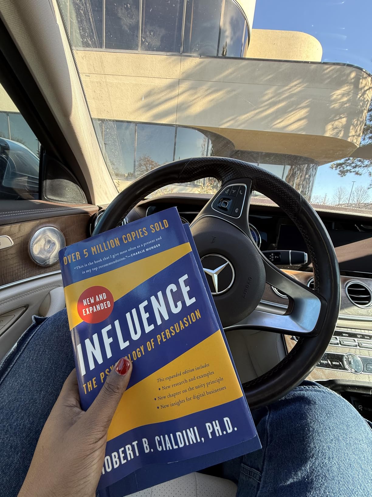 Influence, New and Expanded: The Essential Guide to the Psychology of Influence and Persuasion in Everyday Life - Customer Photo 2