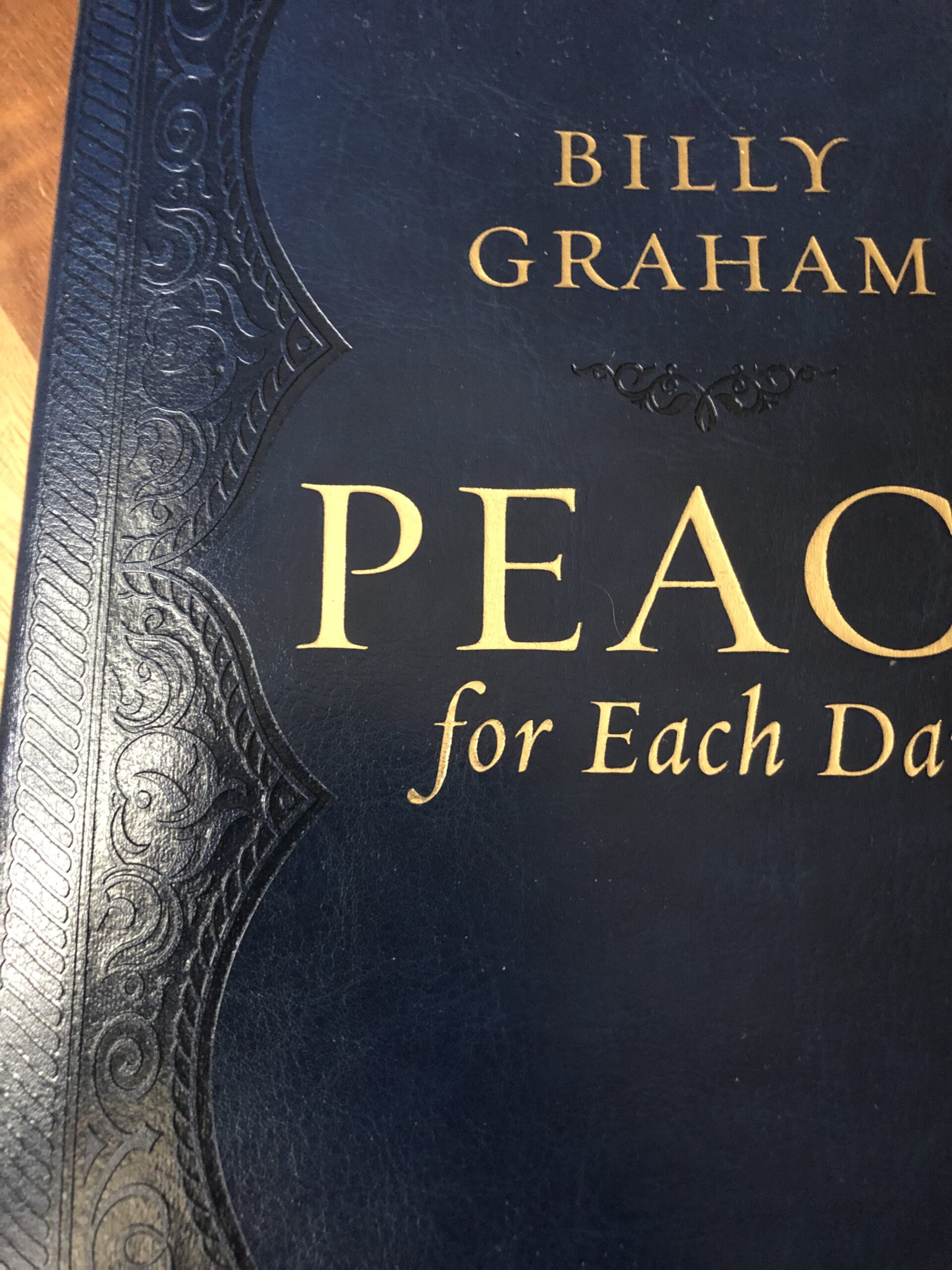 Peace for Each Day, Large Text Leathersoft: Devotions to Comfort Your Soul and Calm Your Mind (A 365-Day Devotional) – The Perfect Christian Christmas Gift - Customer Photo 1