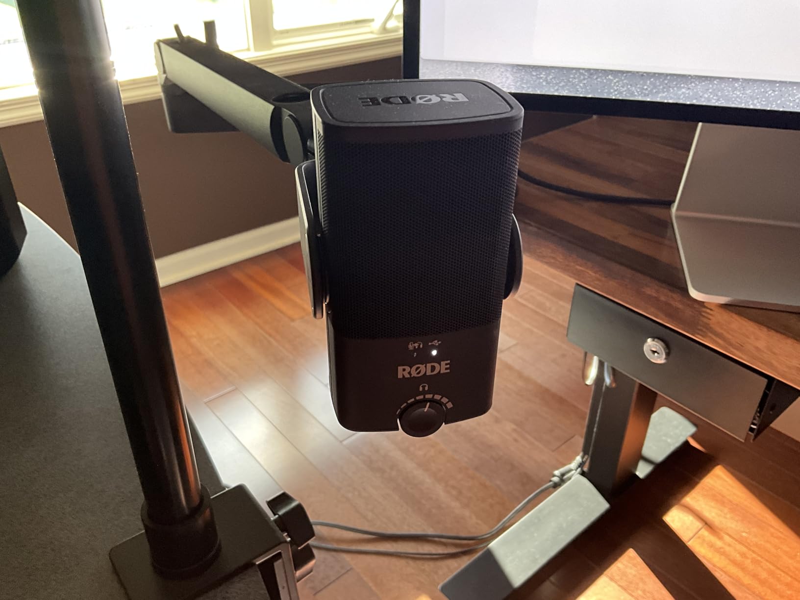RØDE NT-USB+ Professional-Grade USB Condenser Microphone For Recording Studio Quality Audio Directly To A Computer Or Mobile Device, Black - Customer Photo 001