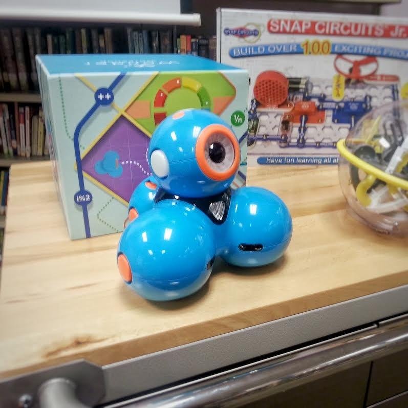 Wonder Workshop Dash Robot - Coding Robots for Kids 6+ - Voice Activated STEM Robot Toys - Interactive, Educational & Programmable Customer Review Wonder Workshop Dash Robot - Coding Robots for Kids 6+ - Voice Activated STEM Robot Toys - Interactive, Educational & Programmable - Customer Photo 2