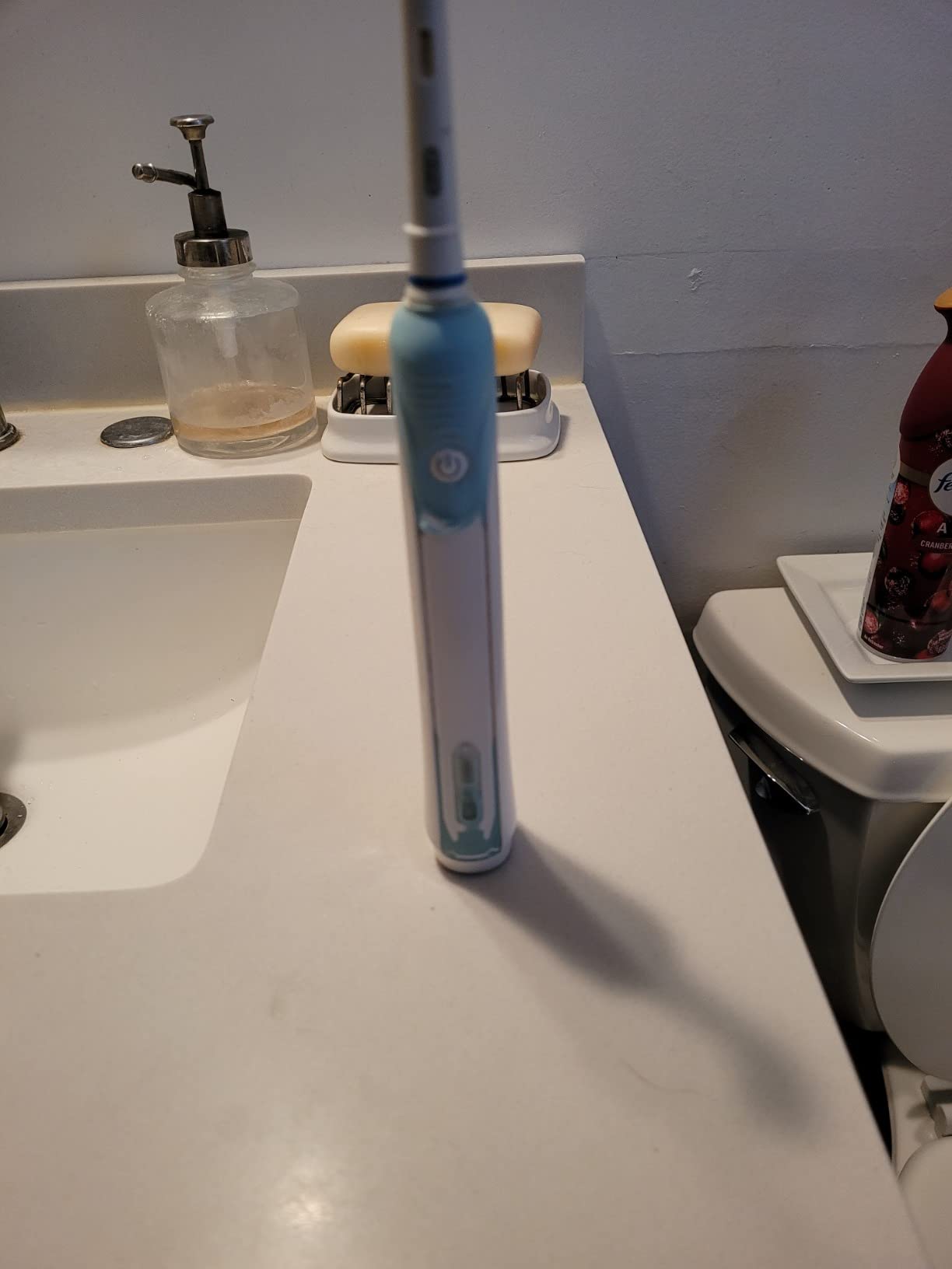 Oral-B Pro 1000 Rechargeable Electric Toothbrush, Black Customer Review Oral-B Pro 1000 Rechargeable Electric Toothbrush, Black - Customer Photo 2