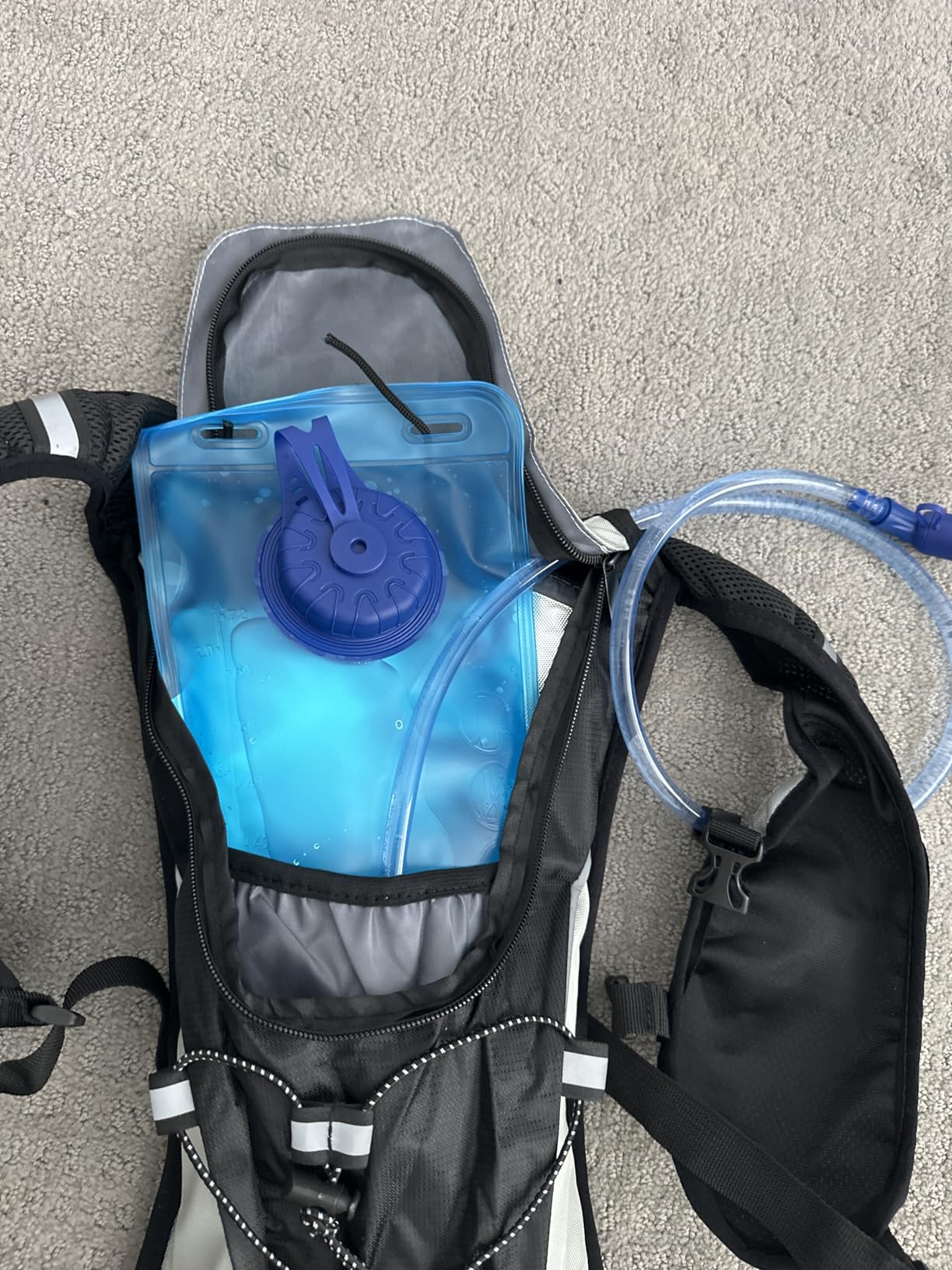 KUYOU Running Hydration Vest - Lightweight Insulated Hydration Backpack with 2L Water Bladder, Adjustable Chest Straps and Reflective Water Backpack for Trail Running Marathon Race Hiking Cycling Customer Review KUYOU Running Hydration Vest - Lightweight Insulated Hydration Backpack with 2L Water Bladder, Adjustable Chest Straps and Reflective Water Backpack for Trail Running Marathon Race Hiking Cycling - Customer Photo 1