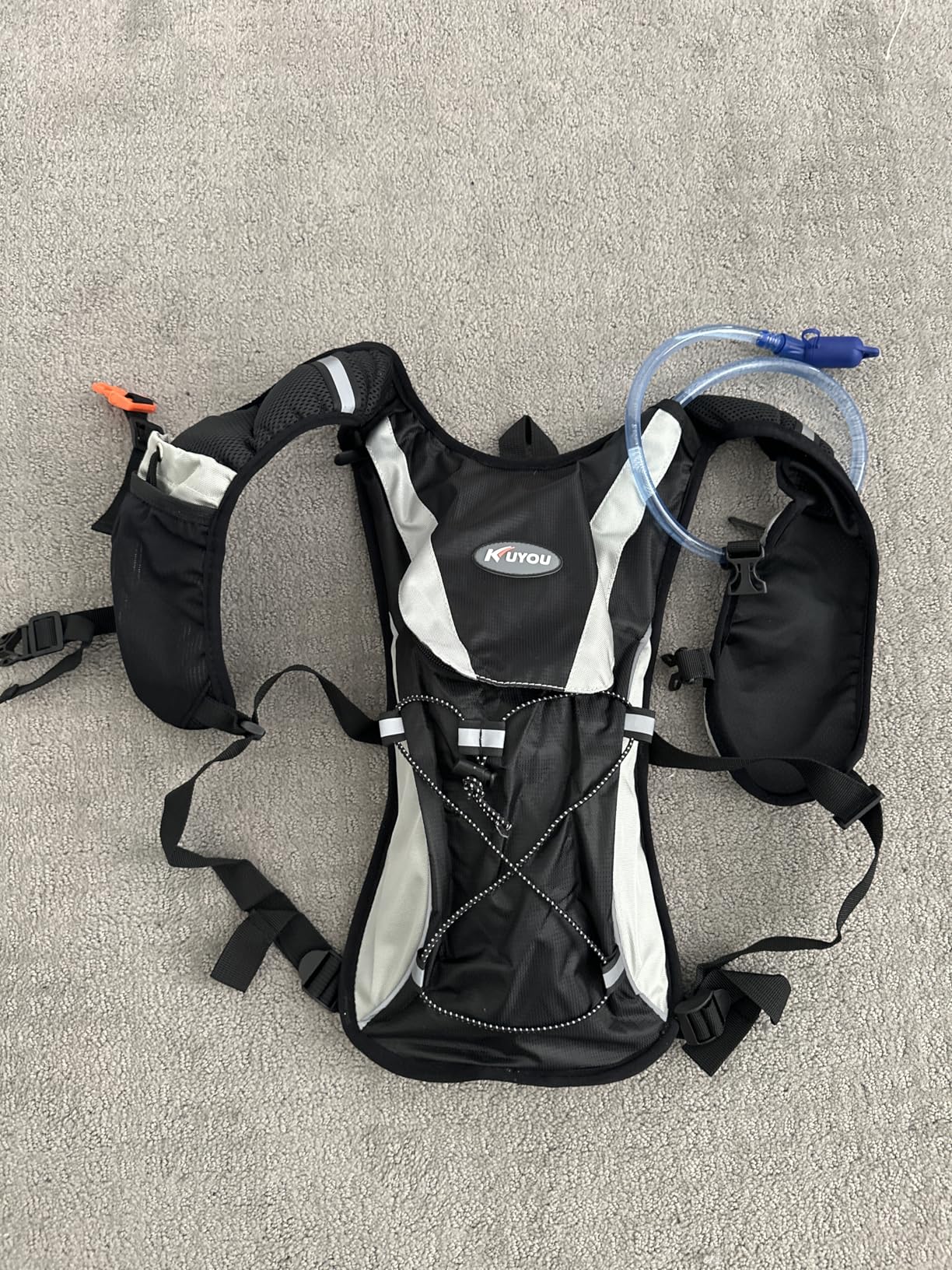 KUYOU Running Hydration Vest - Lightweight Insulated Hydration Backpack with 2L Water Bladder, Adjustable Chest Straps and Reflective Water Backpack for Trail Running Marathon Race Hiking Cycling Customer Review KUYOU Running Hydration Vest - Lightweight Insulated Hydration Backpack with 2L Water Bladder, Adjustable Chest Straps and Reflective Water Backpack for Trail Running Marathon Race Hiking Cycling - Customer Photo 2