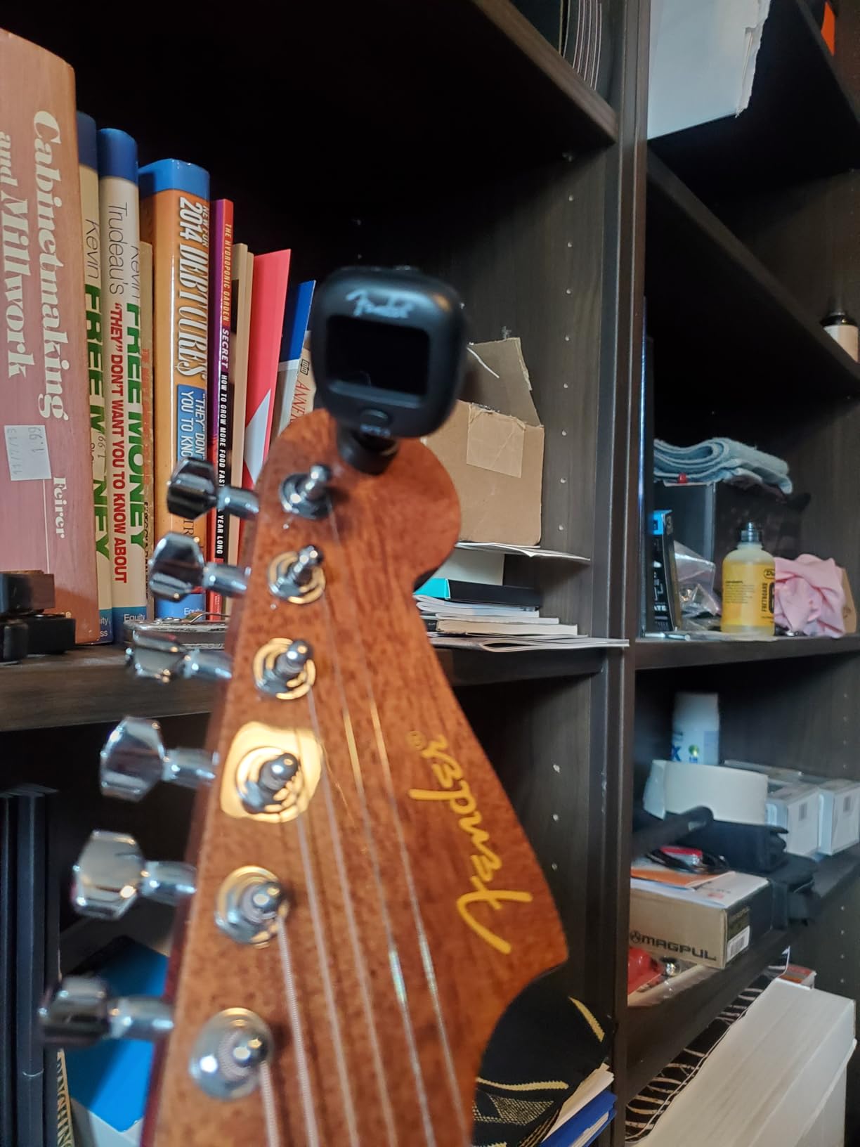 Fender FCT-2 Professional Clip-On Tuner Customer Review Fender FCT-2 Professional Clip-On Tuner - Customer Photo 1