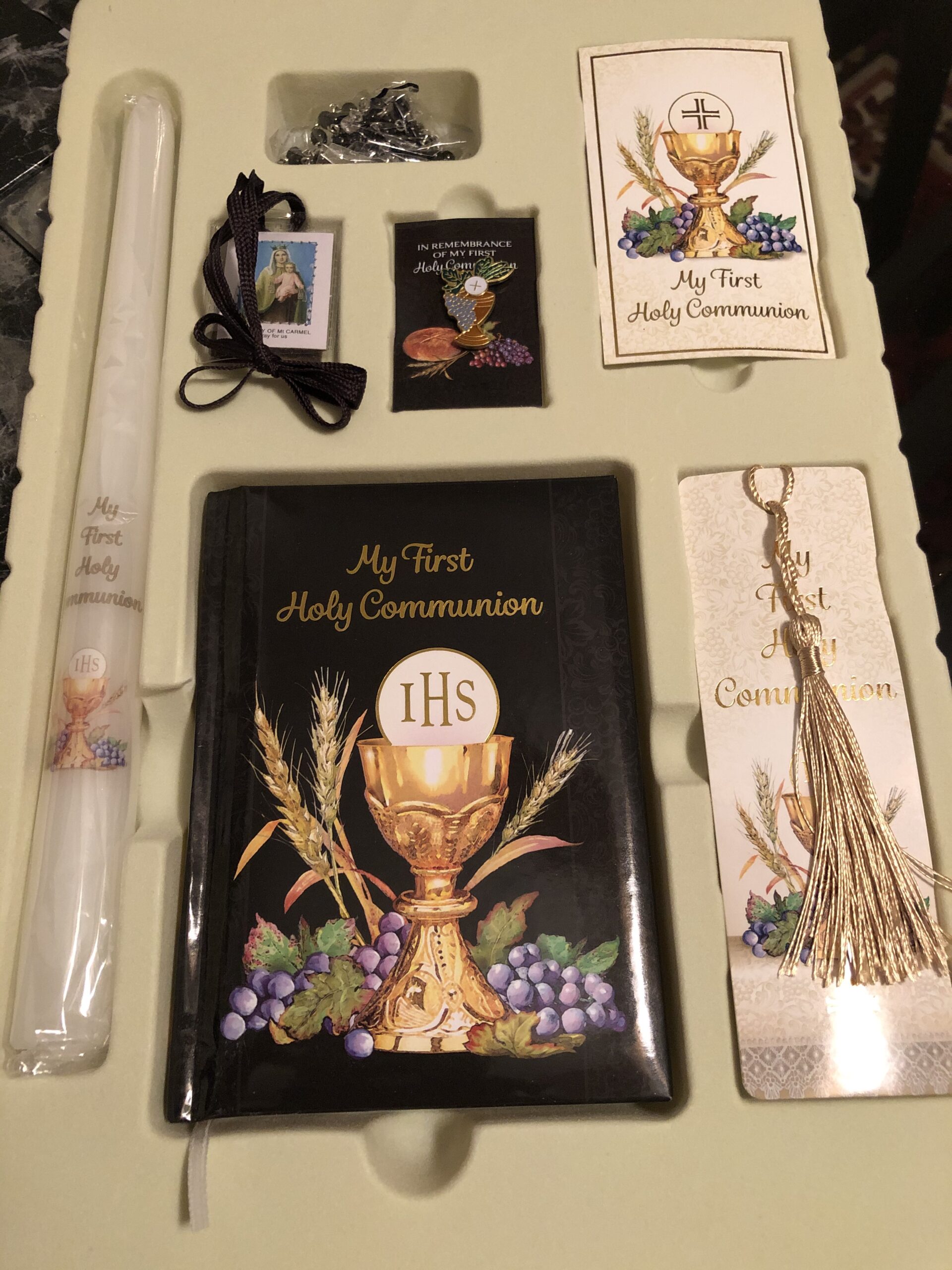 My First Holy Communion Gift Set Bread of Life Deluxe Boxed Gift Set for Boys, Scapular, Rosary, Lapel Pin, Bookmark, Candle and Book, 7 Pieces - Customer Photo 1