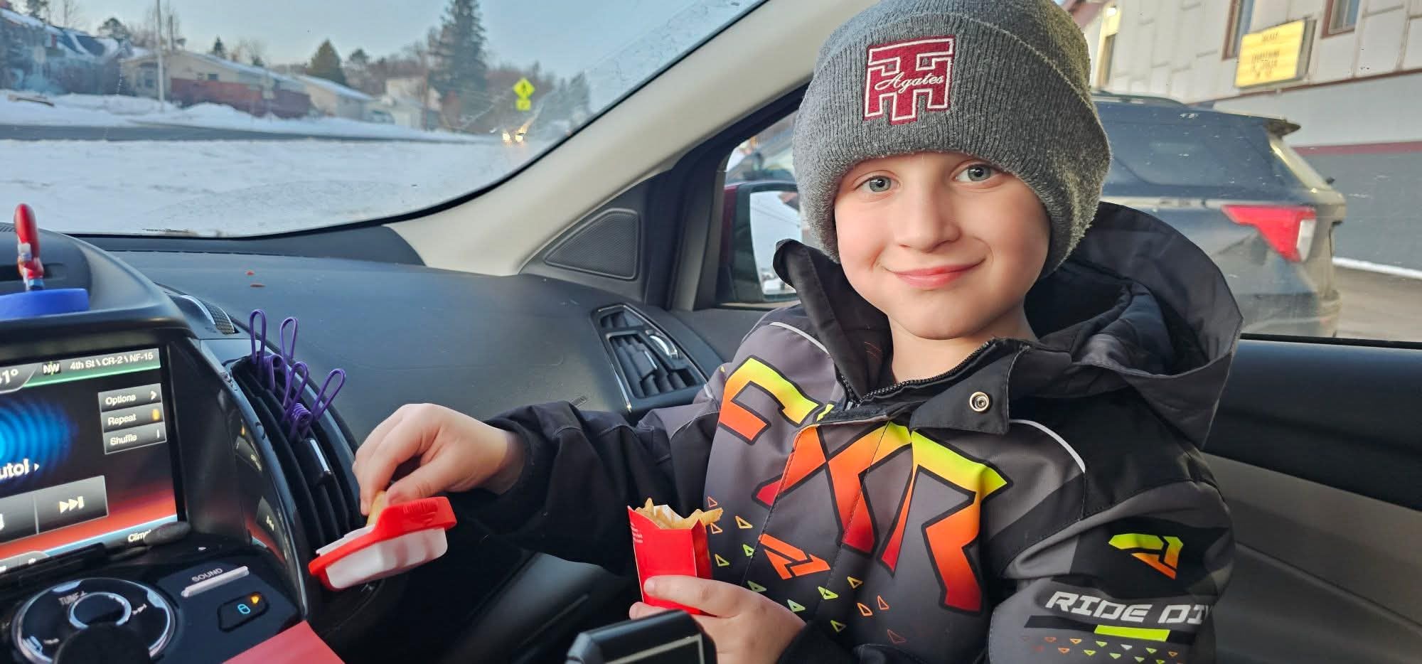 Saucemoto Dip Clip | An in-car sauce holder for ketchup and dipping sauces. As seen on Shark Tank (2 Pack, Black) - Customer Photo 1