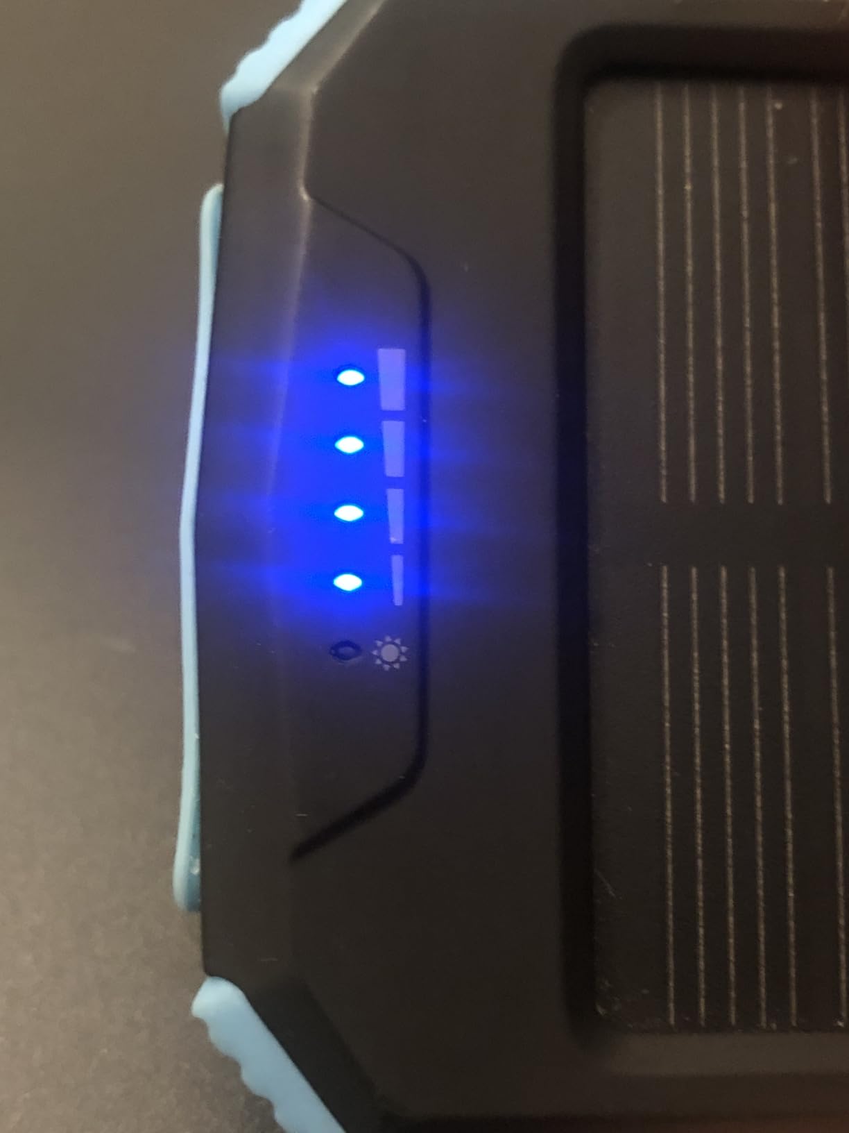 BLAVOR Solar Power Bank 10,000mAh, Portable Wireless Charger, 20W Fast Charging External Battery Pack with USB C for Cell Phones, Solar Panel Charging with Dual Flashlight for Camping Customer Review BLAVOR Solar Power Bank 10,000mAh, Portable Wireless Charger, 20W Fast Charging External Battery Pack with USB C for Cell Phones, Solar Panel Charging with Dual Flashlight for Camping - Customer Photo 3
