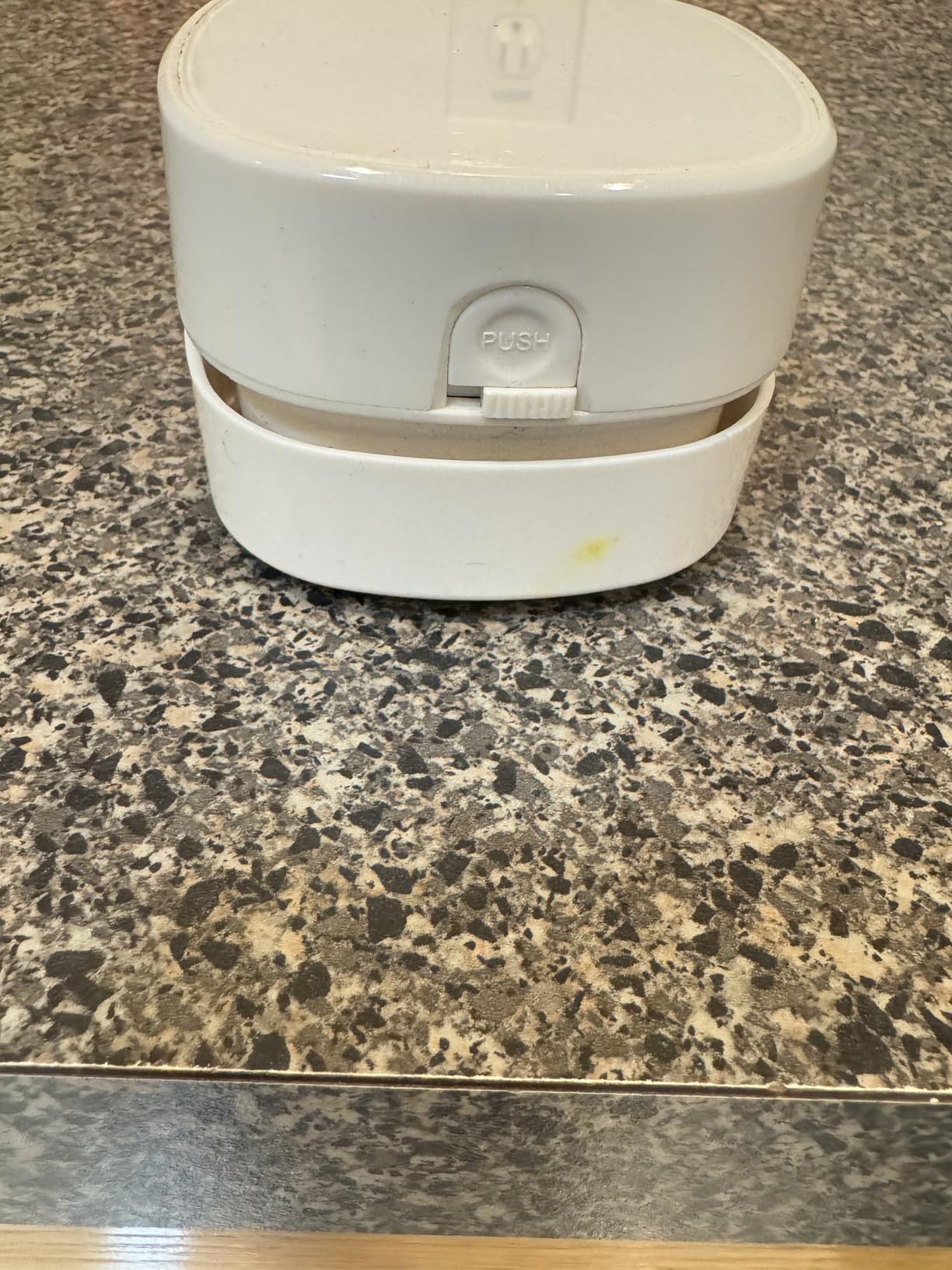 ODISTAR Desktop Vacuum Cleaner, Mini Table dust Sweeper Energy Saving,High Endurance up to 90 mins,Cordless&360º Rotatable Design for Keyboard/Home/School/Office(White AA Battery) - Customer Photo 2