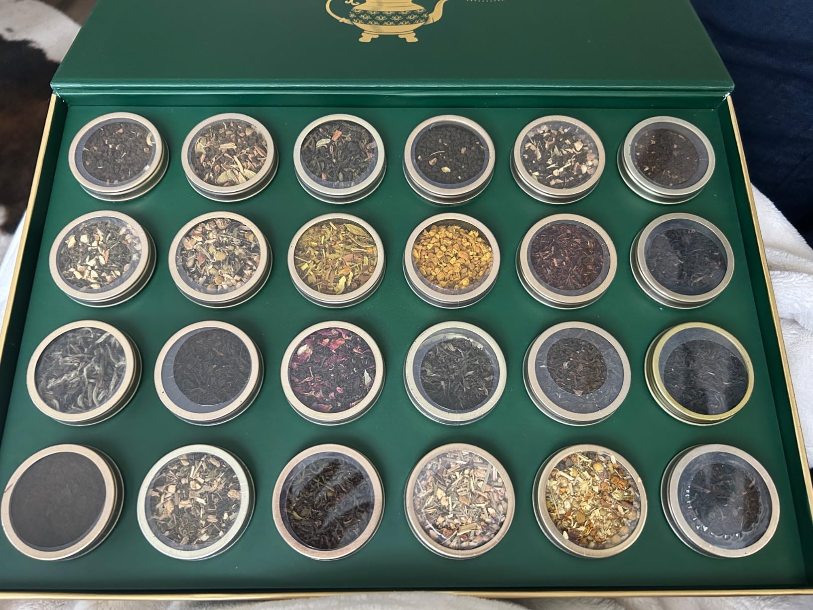 VAHDAM, Luxury Tea Gift Set | 24 Unique Loose Leaf Teas in Tin Caddies - Premium Tea Gift Box | Christmas Gifts for Women & Men Customer Review VAHDAM, Luxury Tea Gift Set | 24 Unique Loose Leaf Teas in Tin Caddies - Premium Tea Gift Box | Christmas Gifts for Women & Men - Customer Photo 2