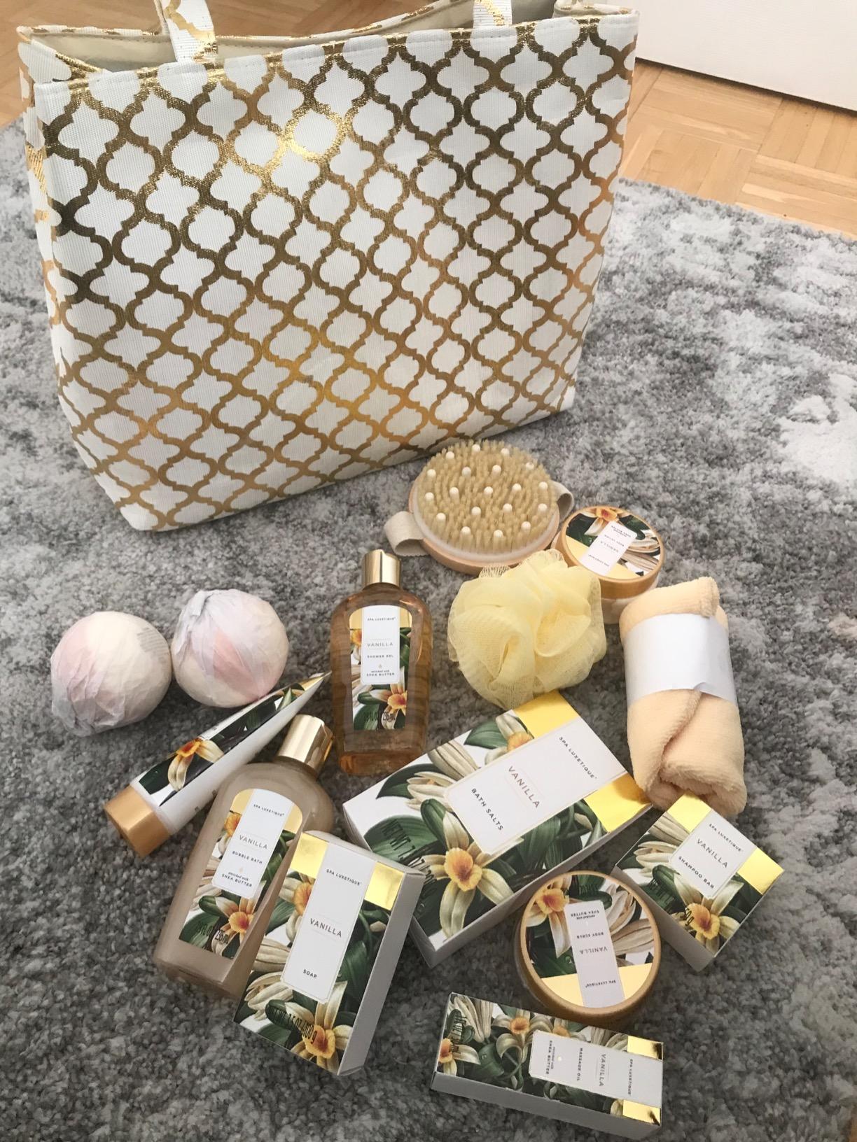 Spa Luxetique Gift Baskets for Women, 15 Pcs Vanilla Spa Gifts for Women Customer Review Spa Luxetique Gift Baskets for Women, 15 Pcs Vanilla Spa Gifts for Women - Customer Photo 1