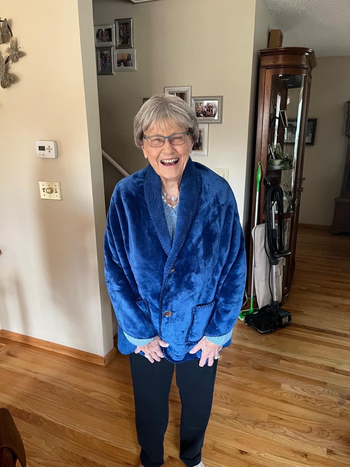 Premium Double Layer Poncho Blanket -No Sleeves Easy On Easy Off- Drape and Go- Top Christmas Gifts for Grandma, Gift for Mom and Elderly Women (Silver Grey) Customer Review Premium Double Layer Poncho Blanket -No Sleeves Easy On Easy Off- Drape and Go- Top Christmas Gifts for Grandma, Gift for Mom and Elderly Women (Silver Grey) - Customer Photo 4