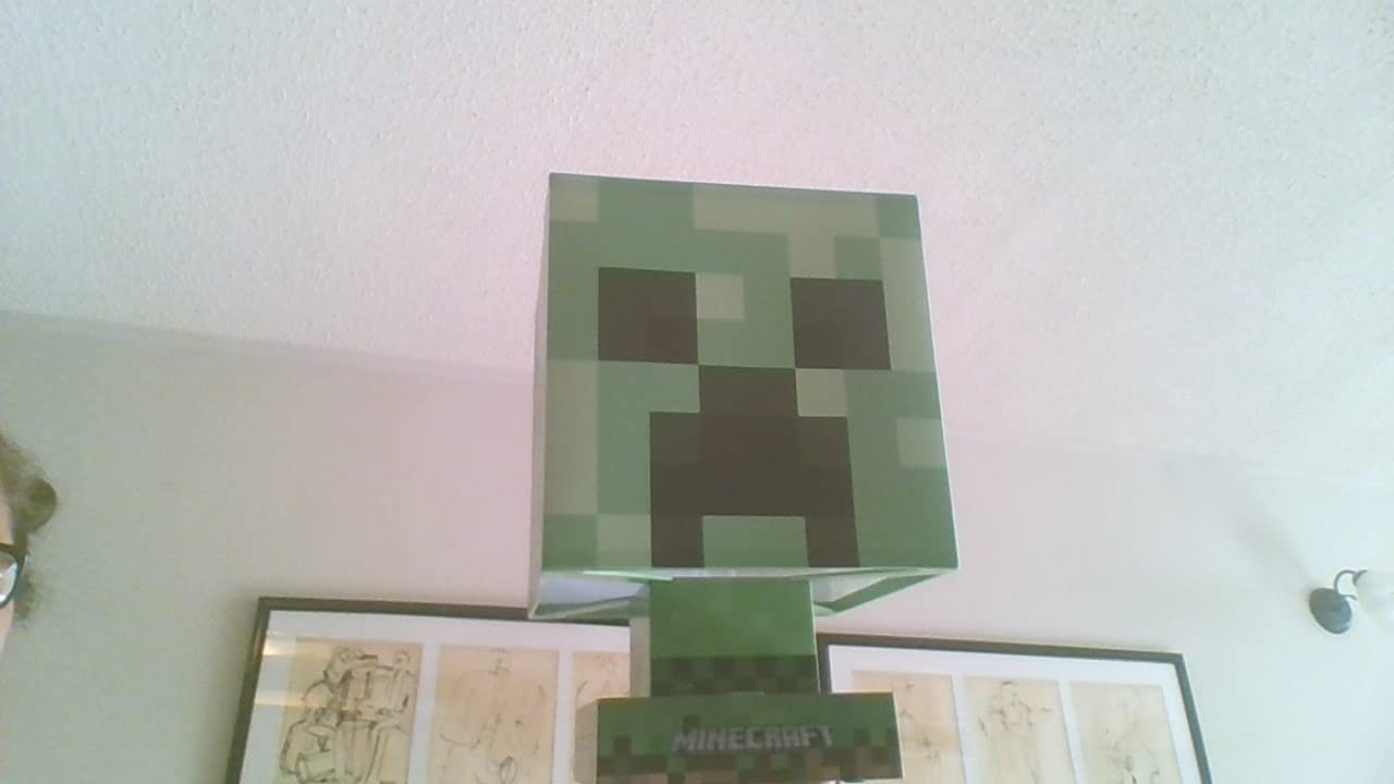 Paladone Minecraft Creeper Desk Light with Official Creeper Sounds, Handheld Night Light for Kids Room or Gamer Décor - Licensed Minecraft Gifts - Customer Photo 3