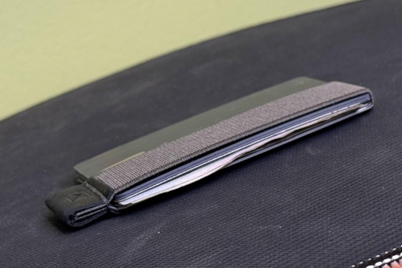 Modern Carry Quick Draw Minimalist Wallet for Men & Women, Elastic Band Minimal Credit Card Holder with Leather Tab, Business Card Holder, Money Clip Alternative (Black) Customer Review Modern Carry Quick Draw Minimalist Wallet for Men & Women, Elastic Band Minimal Credit Card Holder with Leather Tab, Business Card Holder, Money Clip Alternative (Black) - Customer Photo 1