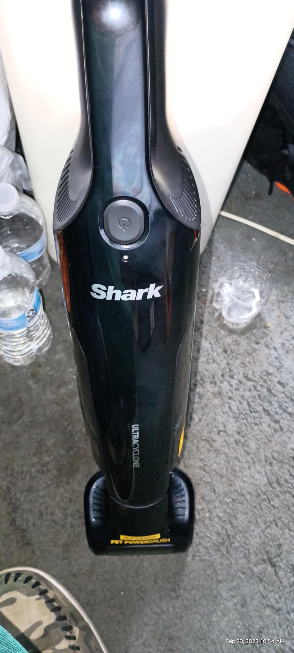 Shark UltraCyclone Pro Cordless Handheld Vacuum, Powerful Suction, Handheld Vacuum for Car & Home, Crevice Tool, Scrubbing Brush, Lightweight, XL Dust Cup, Black/Green, CH901 Customer Review Shark UltraCyclone Pro Cordless Handheld Vacuum, Powerful Suction, Handheld Vacuum for Car & Home, Crevice Tool, Scrubbing Brush, Lightweight, XL Dust Cup, Black/Green, CH901 - Customer Photo 1