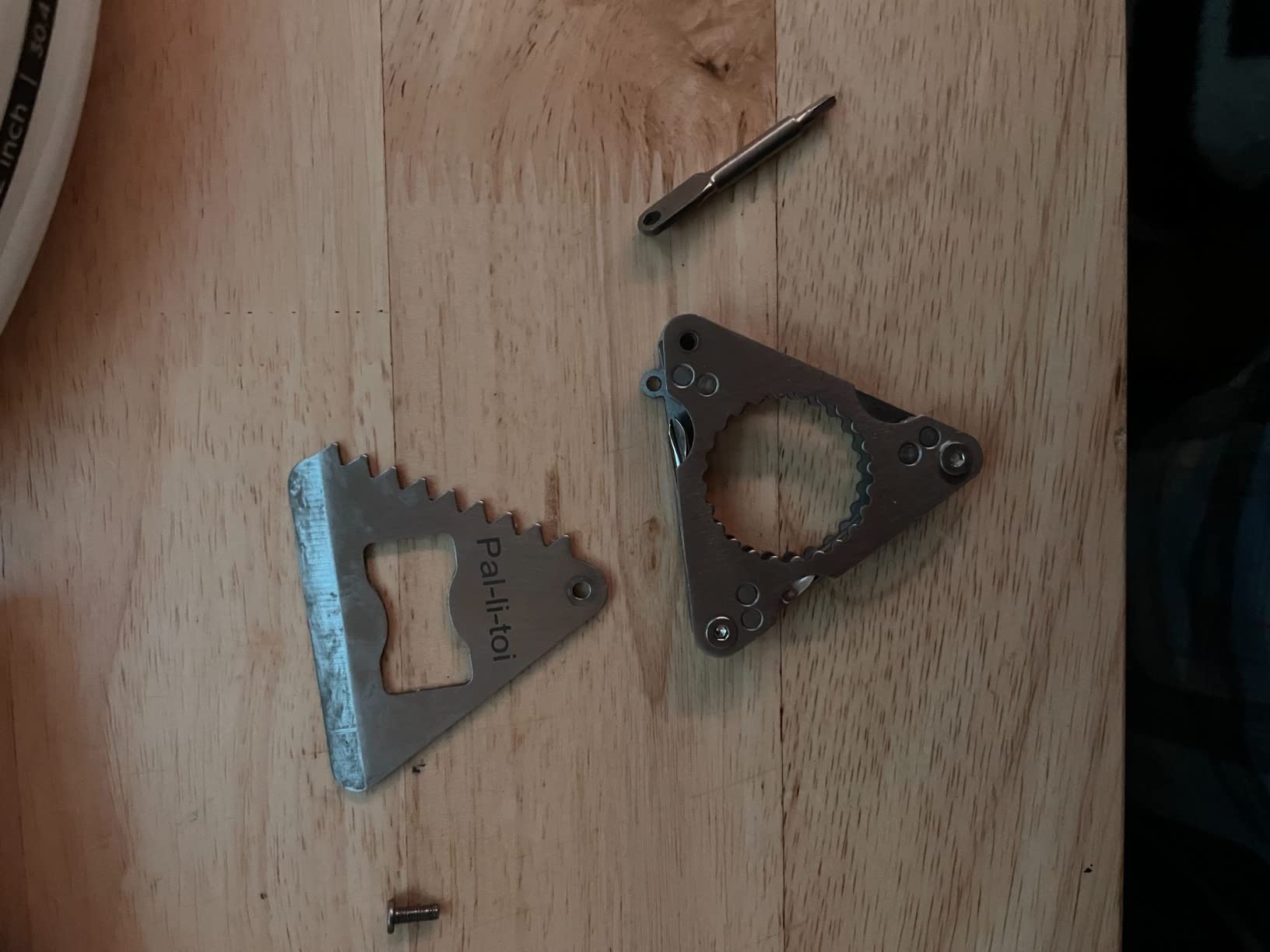Ultimate SURF Gift Keychain - Multi Tool | Fin Key | Wax Comb | Wax Scraper | Bottle Opener | Screwdrivers + 6 FCS GRUB Screws Customer Review Ultimate SURF Gift Keychain - Multi Tool | Fin Key | Wax Comb | Wax Scraper | Bottle Opener | Screwdrivers + 6 FCS GRUB Screws - Customer Photo 1