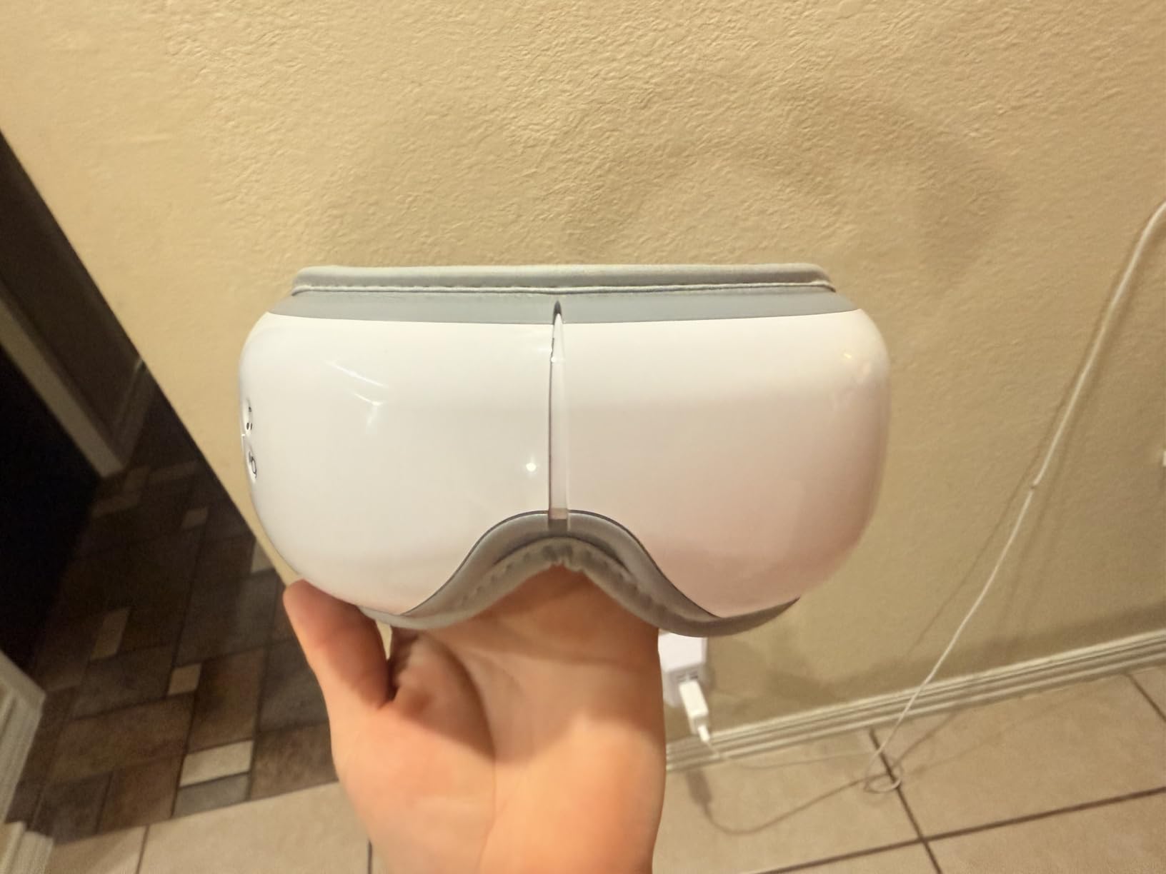 RENPHO Eye Massager with Heat, FSA Eligible HSA, Christmas Birthday Gifts for Women Men, Eyeris1 Eye Massager with Remote Compression, Sleep Mask for Relax Migraine Relief Reduce Strain Improve Sleep Customer Review RENPHO Eye Massager with Heat, FSA Eligible HSA, Christmas Birthday Gifts for Women Men, Eyeris1 Eye Massager with Remote Compression, Sleep Mask for Relax Migraine Relief Reduce Strain Improve Sleep - Customer Photo 2