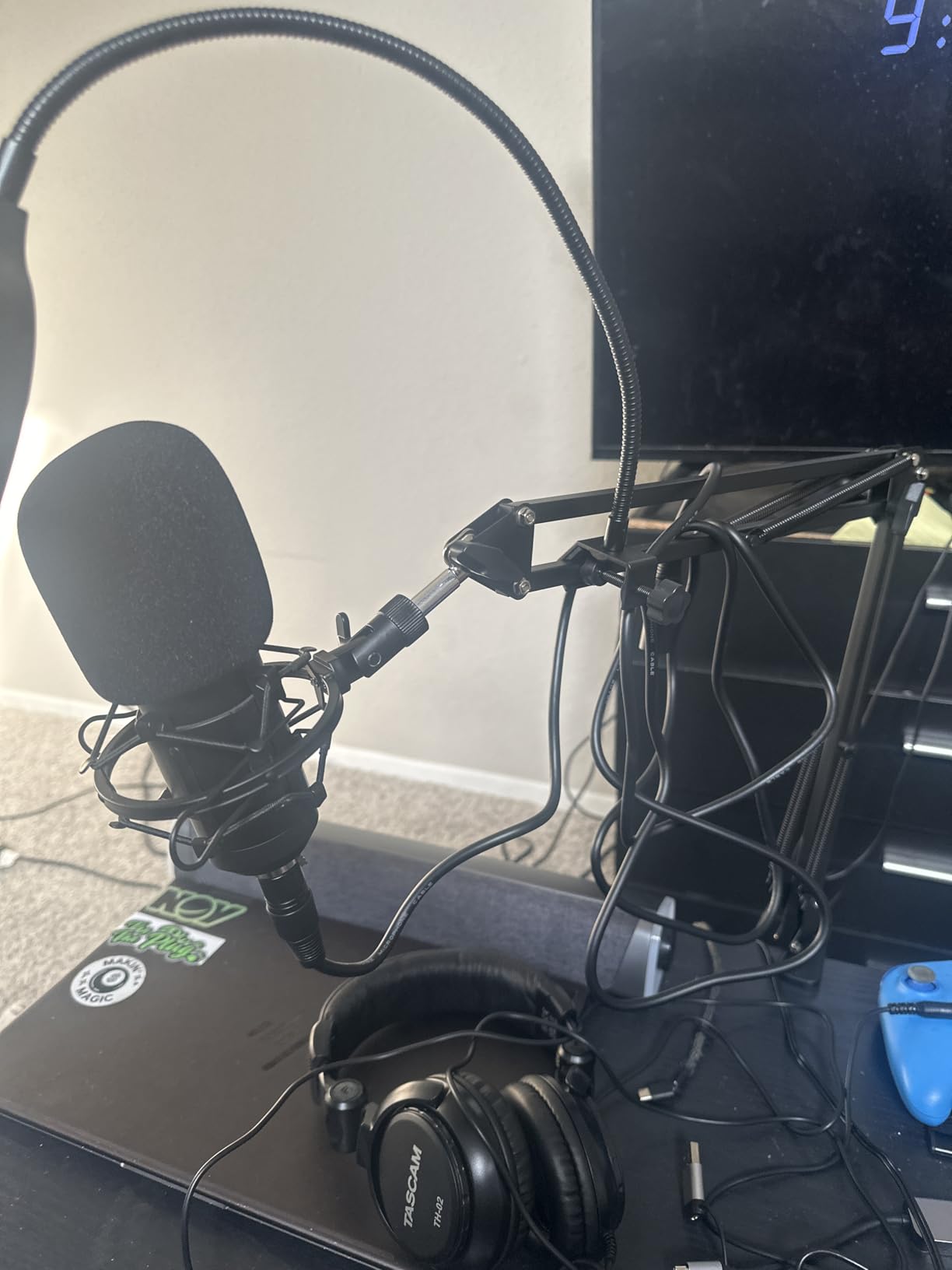 MAONO XLR Condenser Microphone, Professional Cardioid Studio Recording Mic for Streaming, Podcasting, Singing, Voice-Over, Vocal, Home-Studio, YouTube, Skype, Twitch (PM320S) - Customer Photo 001