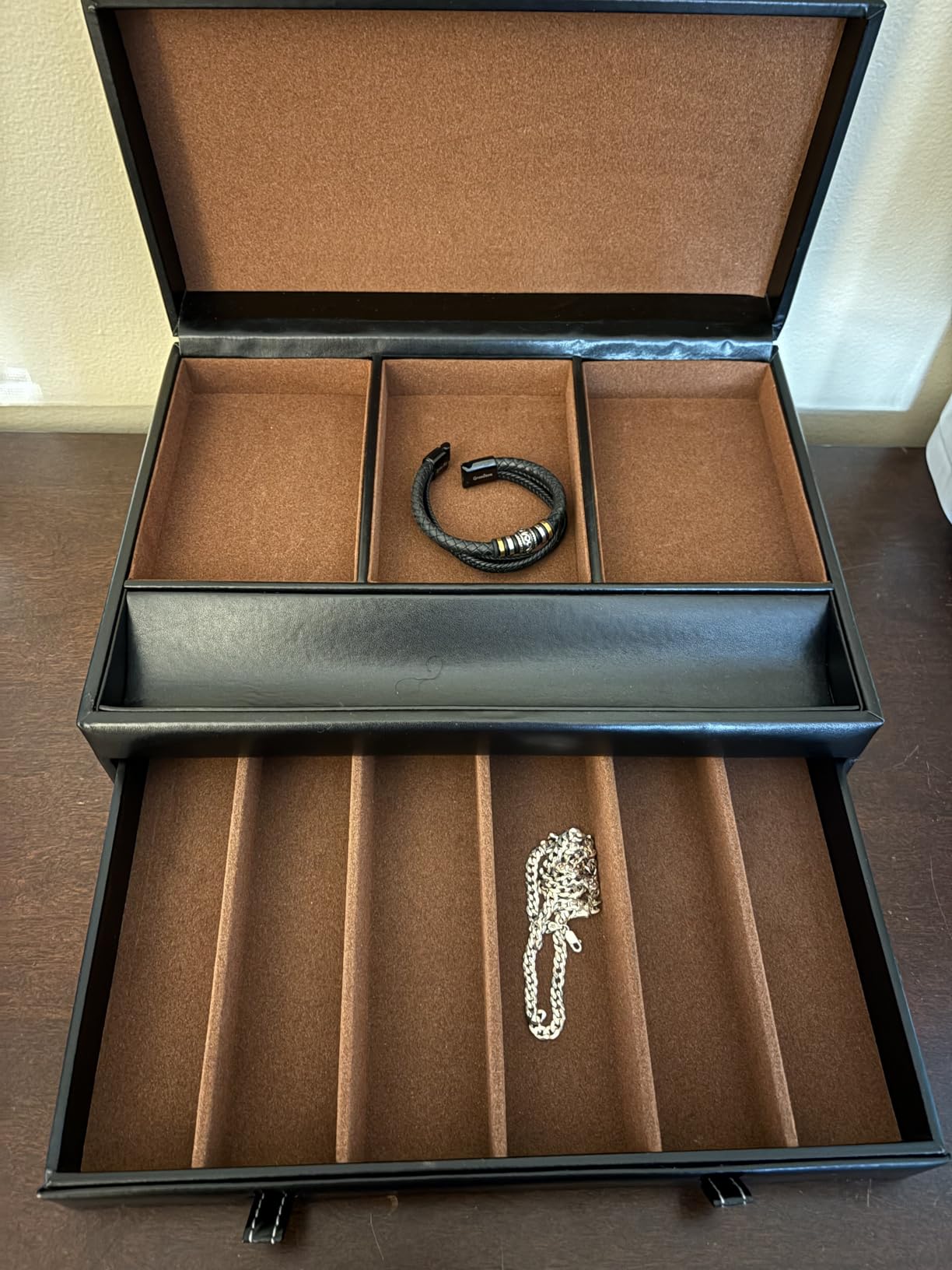 Juvale Mens Jewelry Box Organizer and Holder - Black Watch Box with Leather Valet Tray for Home Improvement - 12.6 x 9 x 4 In - Mens Jewelry Organizer Customer Review Juvale Mens Jewelry Box Organizer and Holder - Black Watch Box with Leather Valet Tray for Home Improvement - 12.6 x 9 x 4 In - Mens Jewelry Organizer - Customer Photo 1