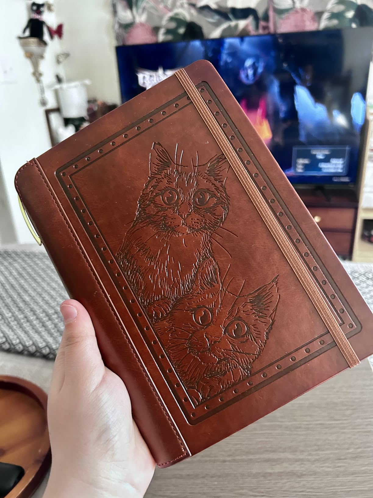 SETTINI Tree of Life Journal Gift Set - Hardcover Vegan Leather, Unique Pen Holder, Lined, 192 Pages, 6 x 8.5 inches - Includes Pen for Writing and Travel - Christmas Gifts Customer Review SETTINI Tree of Life Journal Gift Set - Hardcover Vegan Leather, Unique Pen Holder, Lined, 192 Pages, 6 x 8.5 inches - Includes Pen for Writing and Travel - Christmas Gifts - Customer Photo 2