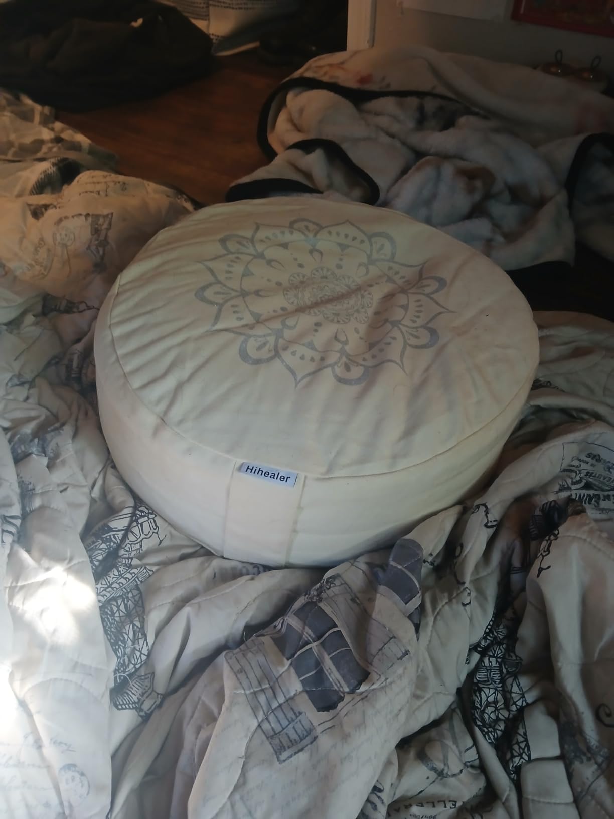 Hihealer Meditation Cushion, Traditional Tibetan Meditation Pillow Velvet Cover - Large Floor Cushion Seating for Adults - Yoga Buckwheat Bolster for Women、Moms Customer Review Hihealer Meditation Cushion, Traditional Tibetan Meditation Pillow Velvet Cover - Large Floor Cushion Seating for Adults - Yoga Buckwheat Bolster for Women、Moms - Customer Photo 1