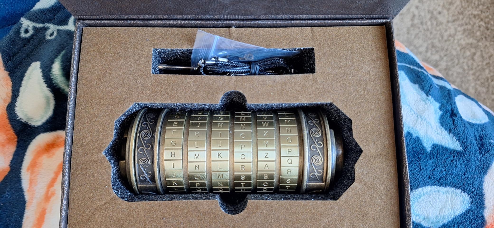 Cryptex Da Vinci Code Mini Cryptex Lock Puzzle Boxes with Hidden Compartments Anniversary Valentine's Day Romantic Birthday Gifts for Her Gifts for Girlfriend Box for Men Customer Review Cryptex Da Vinci Code Mini Cryptex Lock Puzzle Boxes with Hidden Compartments Anniversary Valentine's Day Romantic Birthday Gifts for Her Gifts for Girlfriend Box for Men - Customer Photo 2