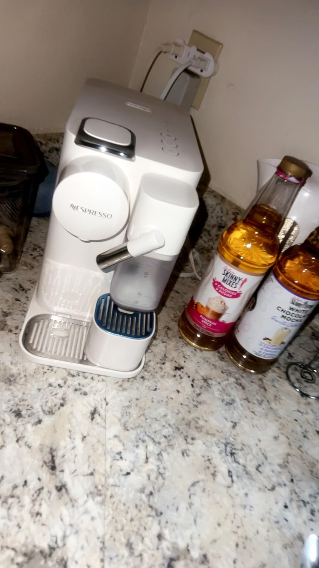 Nespresso Lattissima One Original Espresso Machine with Milk Frother by De'Longhi, Silky White Customer Review Nespresso Lattissima One Original Espresso Machine with Milk Frother by De'Longhi, Silky White - Customer Photo 2