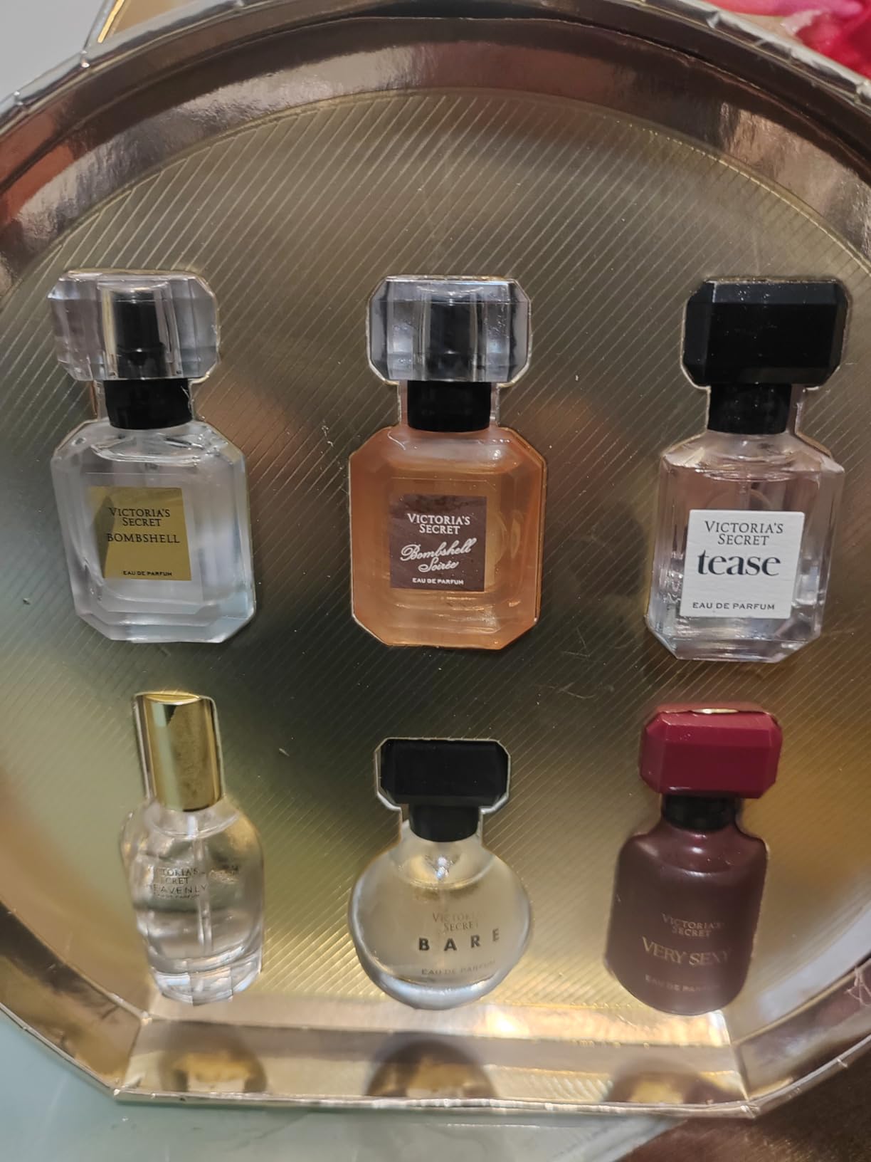 Victoria's Secret Mini Eau de Parfum Discovery Gift Set: Bombshell, Bombshell Soiree, Tease, Bare, Very Sexy, & Heavenly Customer Review Victoria's Secret Mini Eau de Parfum Discovery Gift Set: Bombshell, Bombshell Soiree, Tease, Bare, Very Sexy, & Heavenly - Customer Photo 1