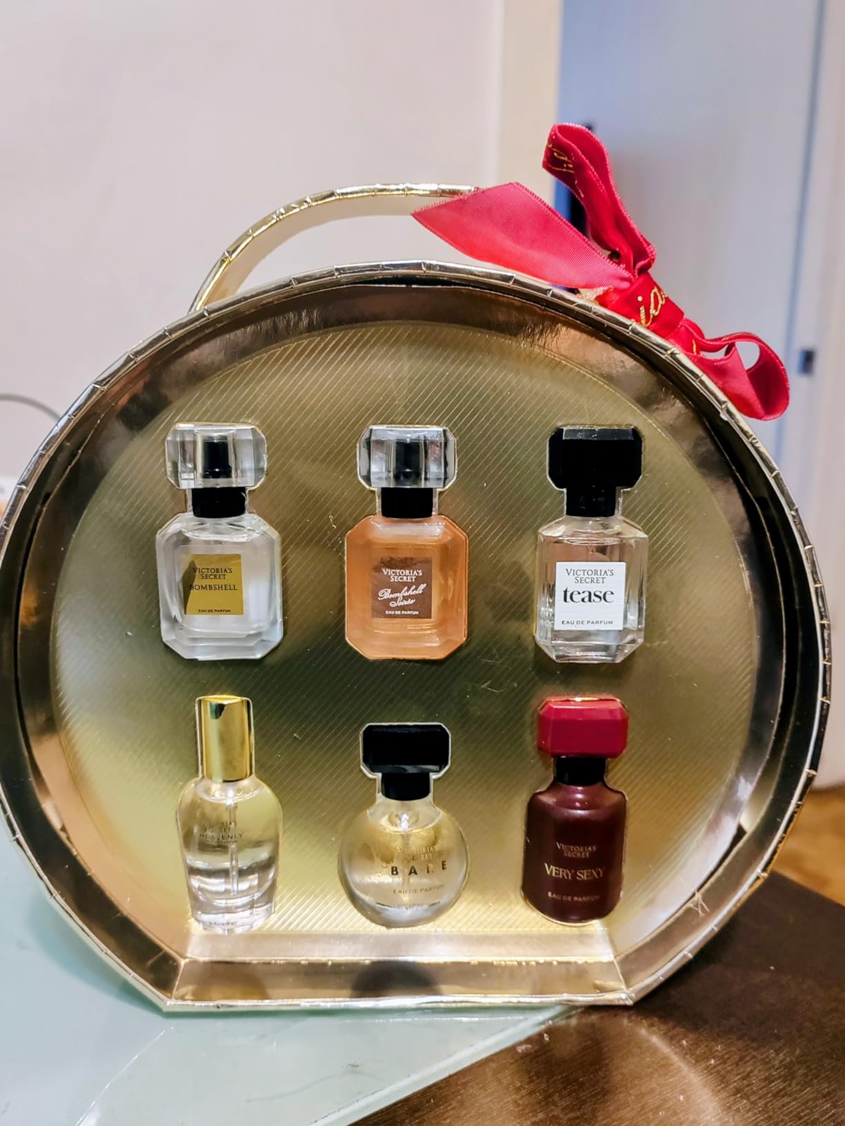 Victoria's Secret Mini Eau de Parfum Discovery Gift Set: Bombshell, Bombshell Soiree, Tease, Bare, Very Sexy, & Heavenly Customer Review Victoria's Secret Mini Eau de Parfum Discovery Gift Set: Bombshell, Bombshell Soiree, Tease, Bare, Very Sexy, & Heavenly - Customer Photo 2