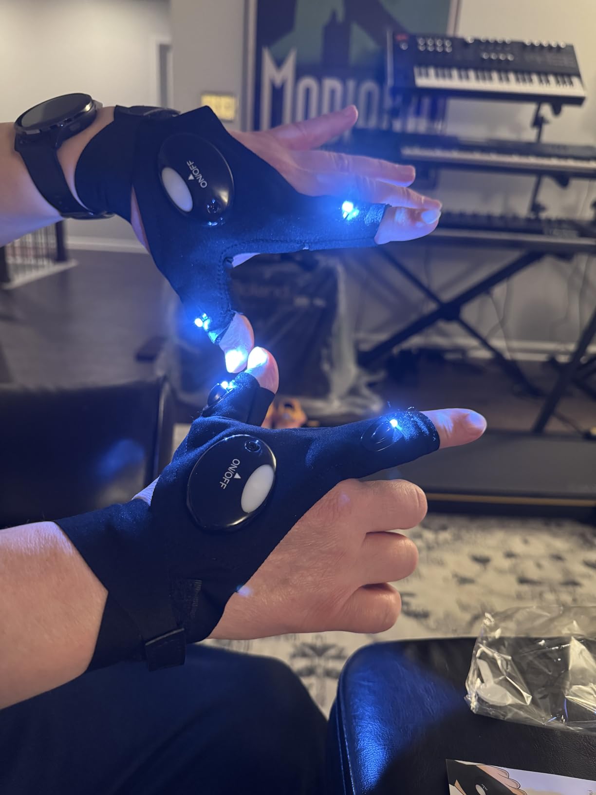 LED Flashlight Gloves, Stocking Stuffers Gifts for Men, Christmas White Elephant Gifts for Adults Dad Him Boyfriend Birthday Father's Day, Cool Gadget Finger Lights for Fishing Camping Customer Review LED Flashlight Gloves, Stocking Stuffers Gifts for Men, Christmas White Elephant Gifts for Adults Dad Him Boyfriend Birthday Father's Day, Cool Gadget Finger Lights for Fishing Camping - Customer Photo 2