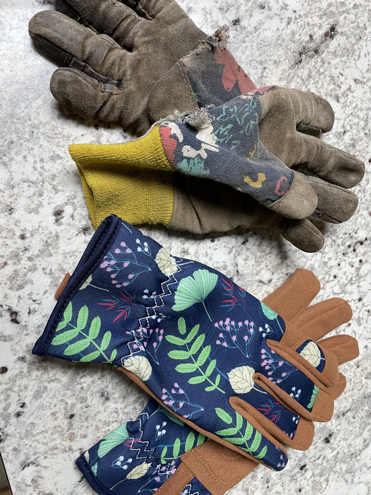 Bamllum Leather Gardening Gloves for Women - Working Gloves for Weeding, Digging, Planting, Raking and Pruning Customer Review Bamllum Leather Gardening Gloves for Women - Working Gloves for Weeding, Digging, Planting, Raking and Pruning - Customer Photo 2