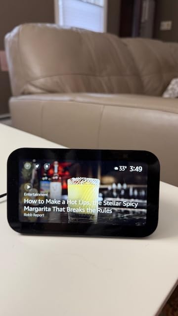 Amazon Echo Show 5 (newest model), Smart display with Alexa+ Early Access, 2x the bass and clearer sound, Charcoal - Customer Photo 1