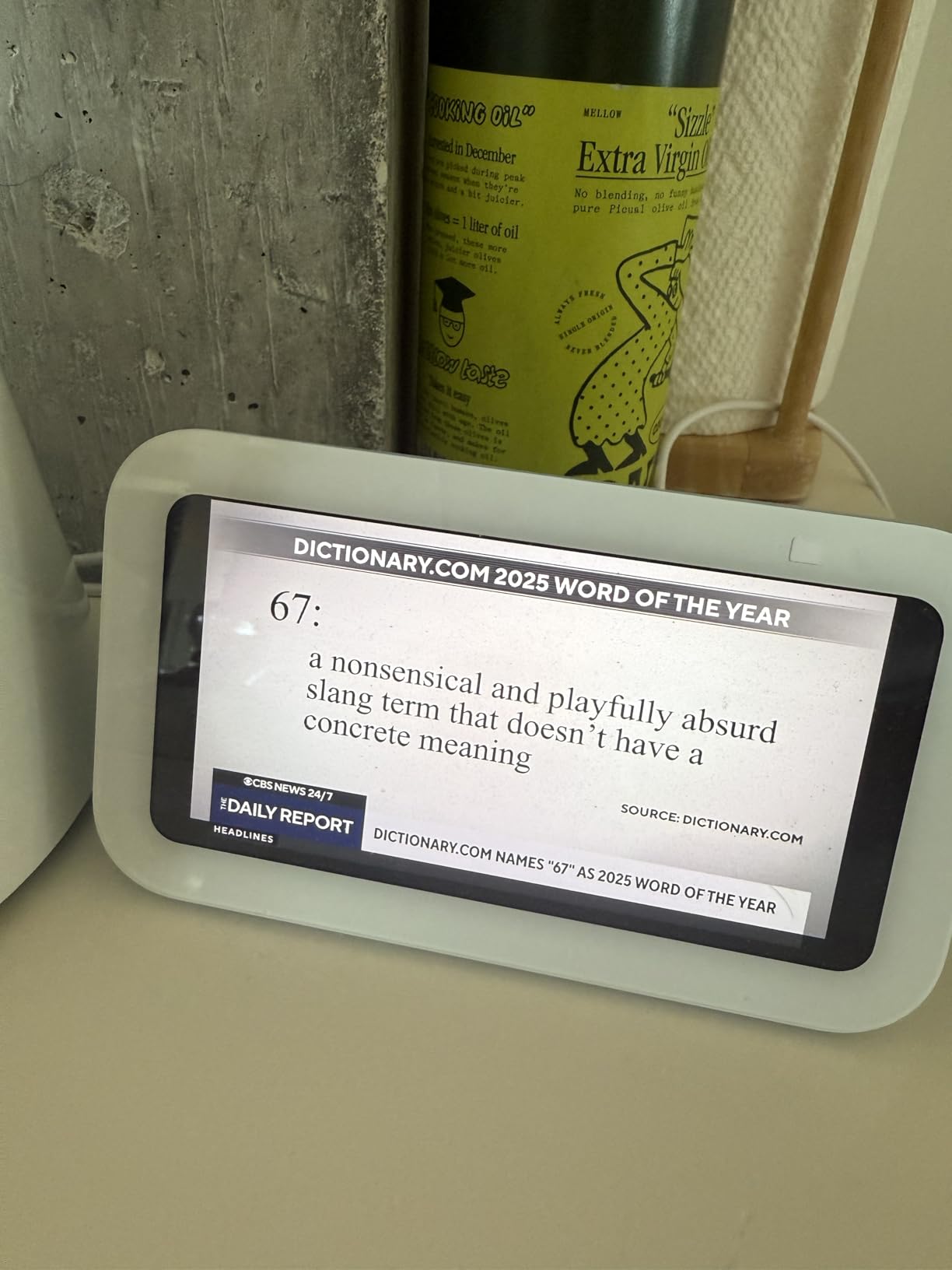 Amazon Echo Show 5 (newest model), Smart display with Alexa+ Early Access, 2x the bass and clearer sound, Charcoal - Customer Photo 3